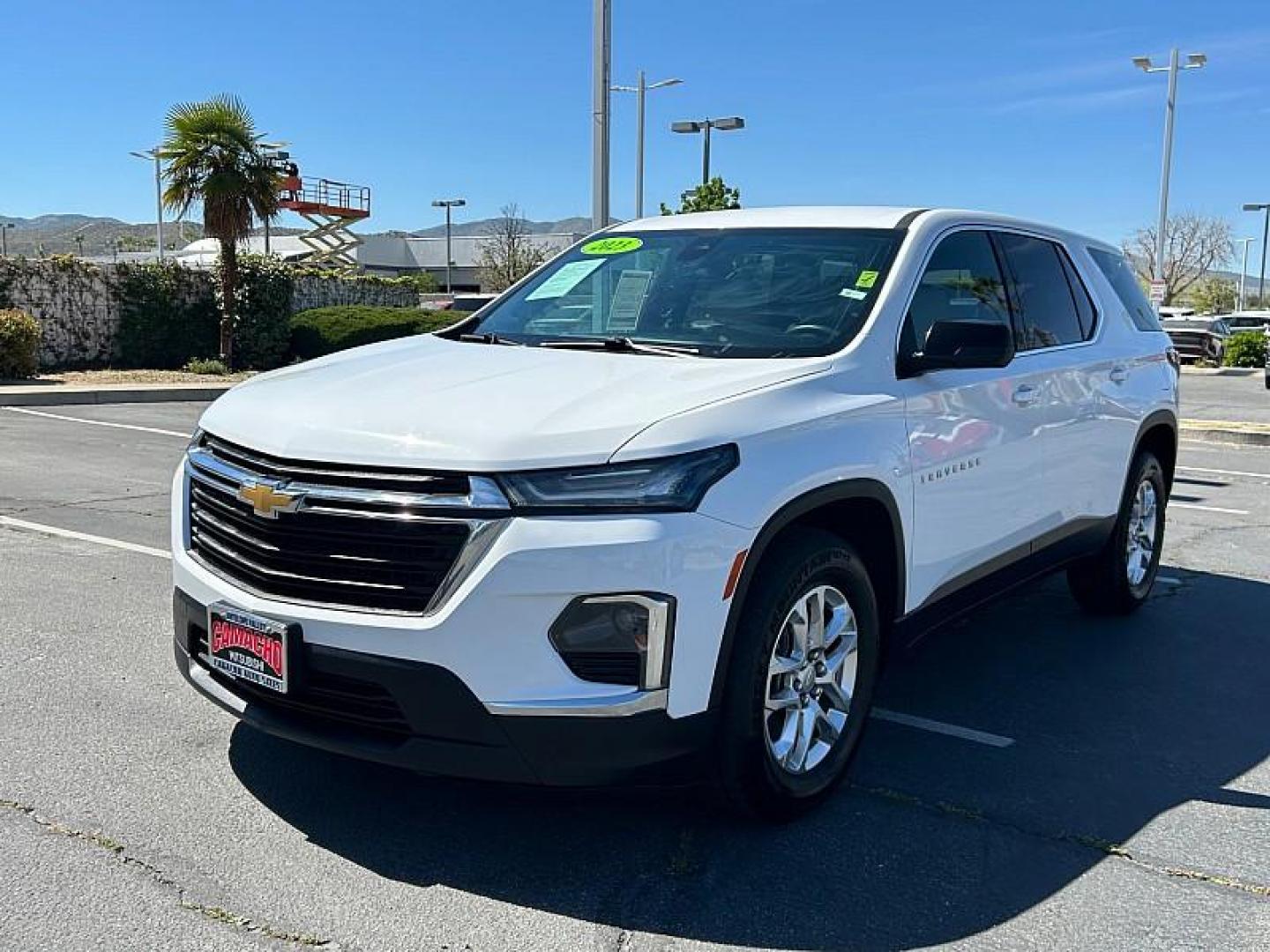 2023 WHITE Chevrolet Traverse (1GNEVFKWXPJ) with an V6 3.6 Liter engine, Automatic 9-Spd transmission, located at 412 Auto Vista Drive, Palmdale, CA, 93551, (661) 945-0620, 34.592636, -118.136681 - Photo#6
