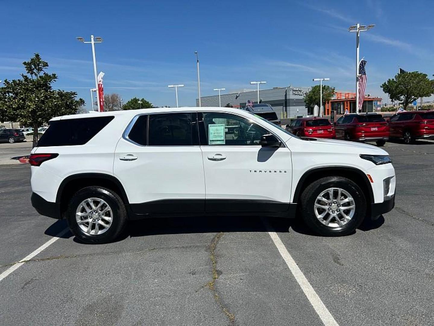 2023 WHITE Chevrolet Traverse (1GNEVFKWXPJ) with an V6 3.6 Liter engine, Automatic 9-Spd transmission, located at 412 Auto Vista Drive, Palmdale, CA, 93551, (661) 945-0620, 34.592636, -118.136681 - Photo#7