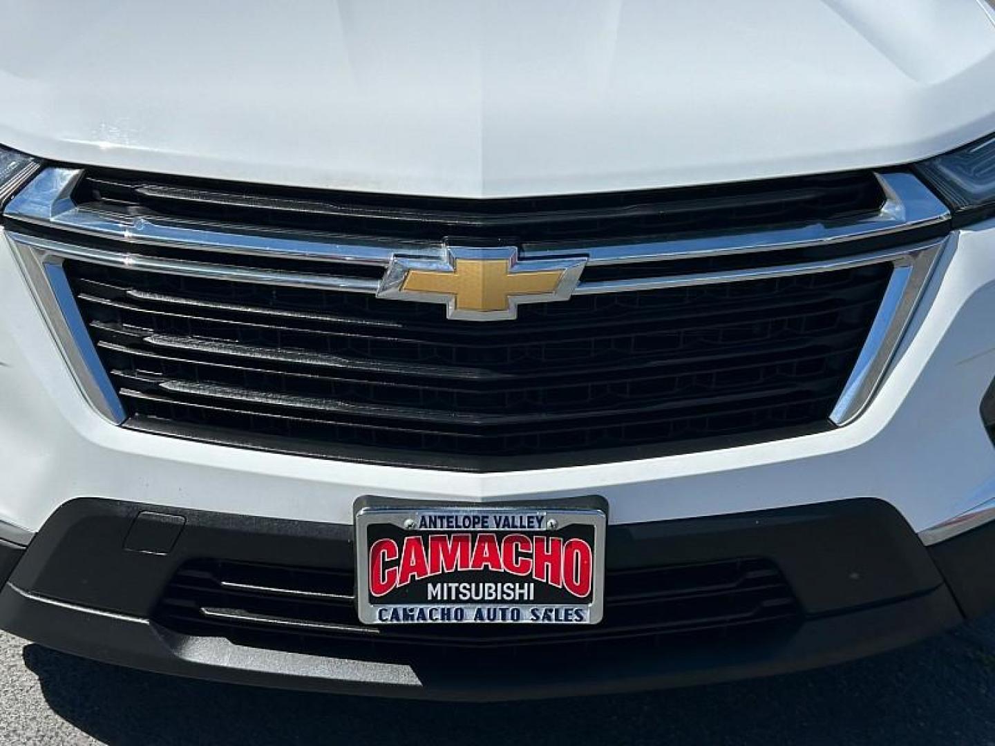 2023 WHITE Chevrolet Traverse (1GNEVFKWXPJ) with an V6 3.6 Liter engine, Automatic 9-Spd transmission, located at 412 Auto Vista Drive, Palmdale, CA, 93551, (661) 945-0620, 34.592636, -118.136681 - Photo#8