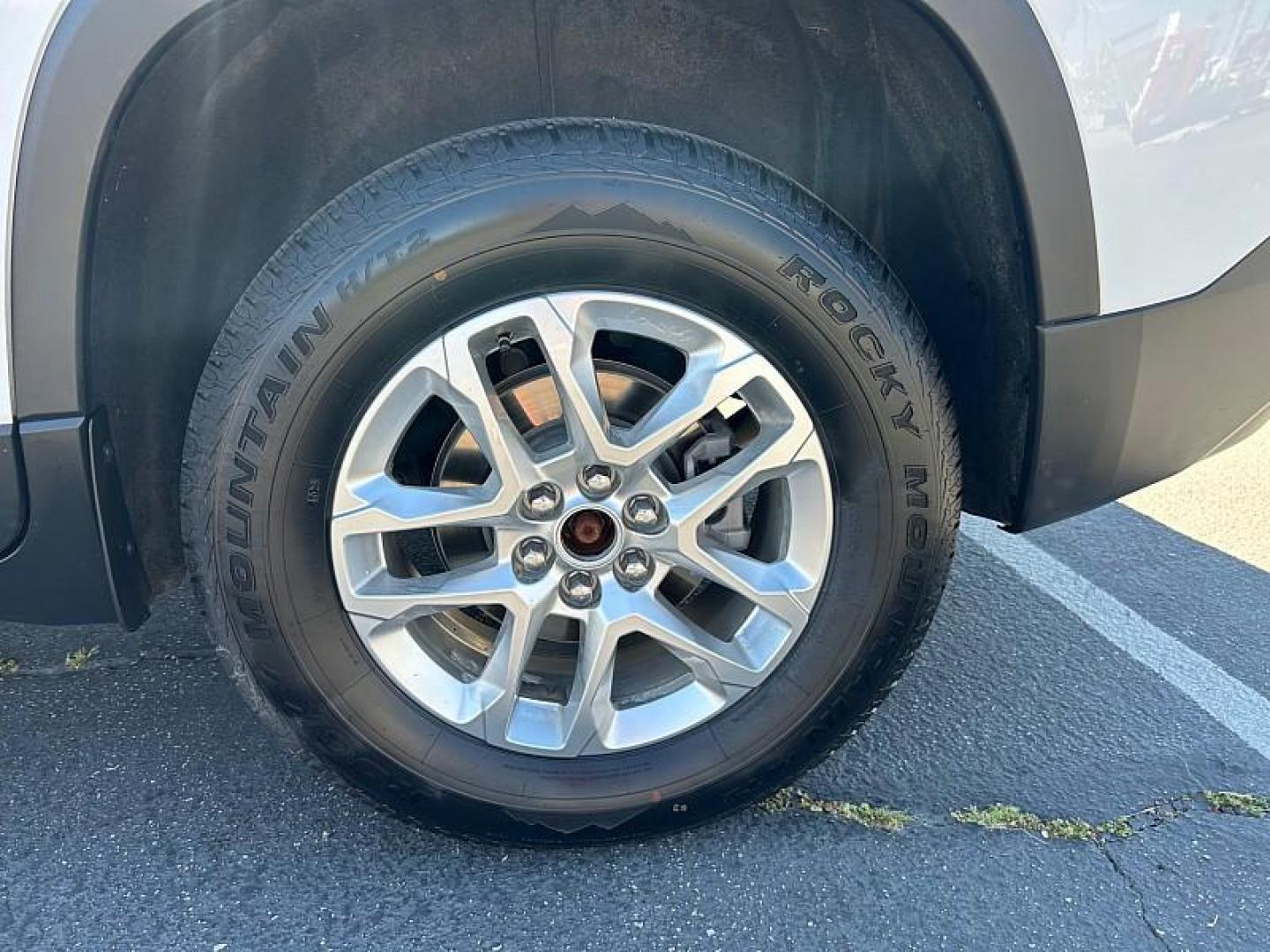 2023 WHITE Chevrolet Traverse (1GNEVFKWXPJ) with an V6 3.6 Liter engine, Automatic 9-Spd transmission, located at 412 Auto Vista Drive, Palmdale, CA, 93551, (661) 945-0620, 34.592636, -118.136681 - Photo#9