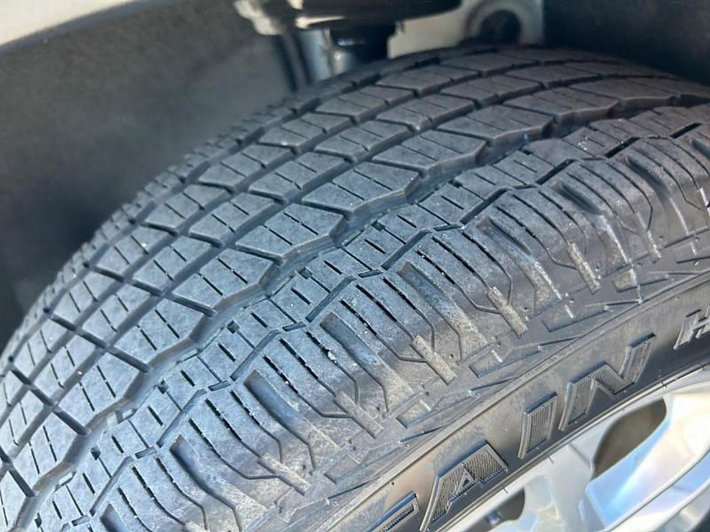 2023 WHITE Chevrolet Traverse (1GNEVFKWXPJ) with an V6 3.6 Liter engine, Automatic 9-Spd transmission, located at 412 Auto Vista Drive, Palmdale, CA, 93551, (661) 945-0620, 34.592636, -118.136681 - Photo#10