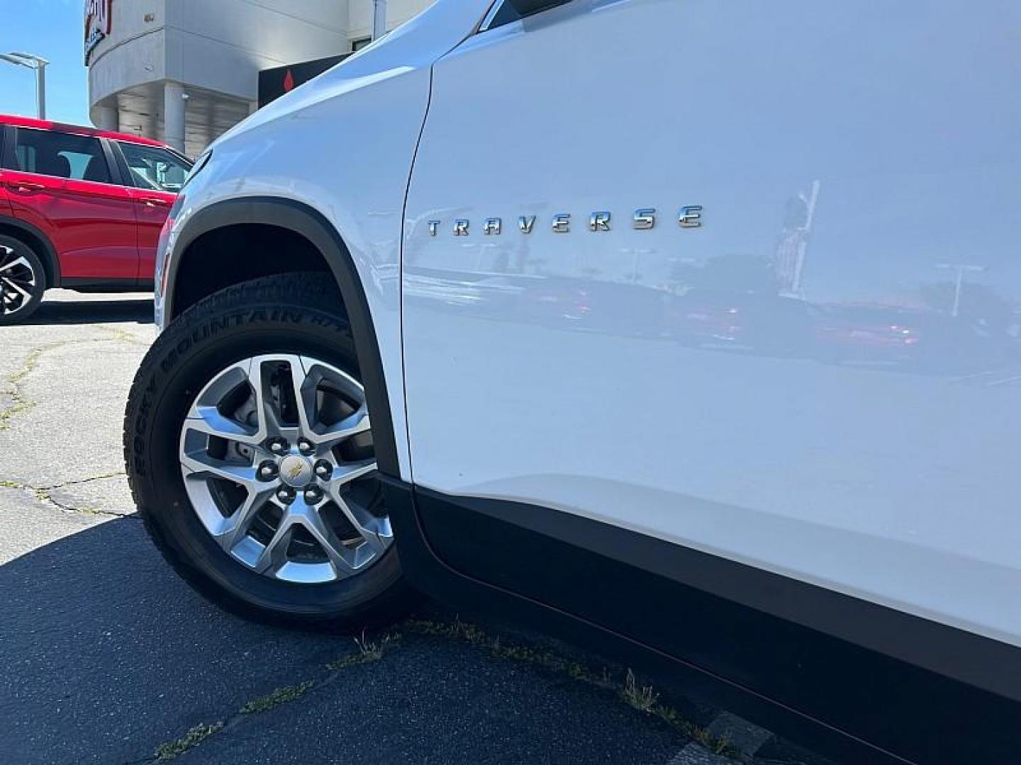 2023 WHITE Chevrolet Traverse (1GNEVFKWXPJ) with an V6 3.6 Liter engine, Automatic 9-Spd transmission, located at 412 Auto Vista Drive, Palmdale, CA, 93551, (661) 945-0620, 34.592636, -118.136681 - Photo#12