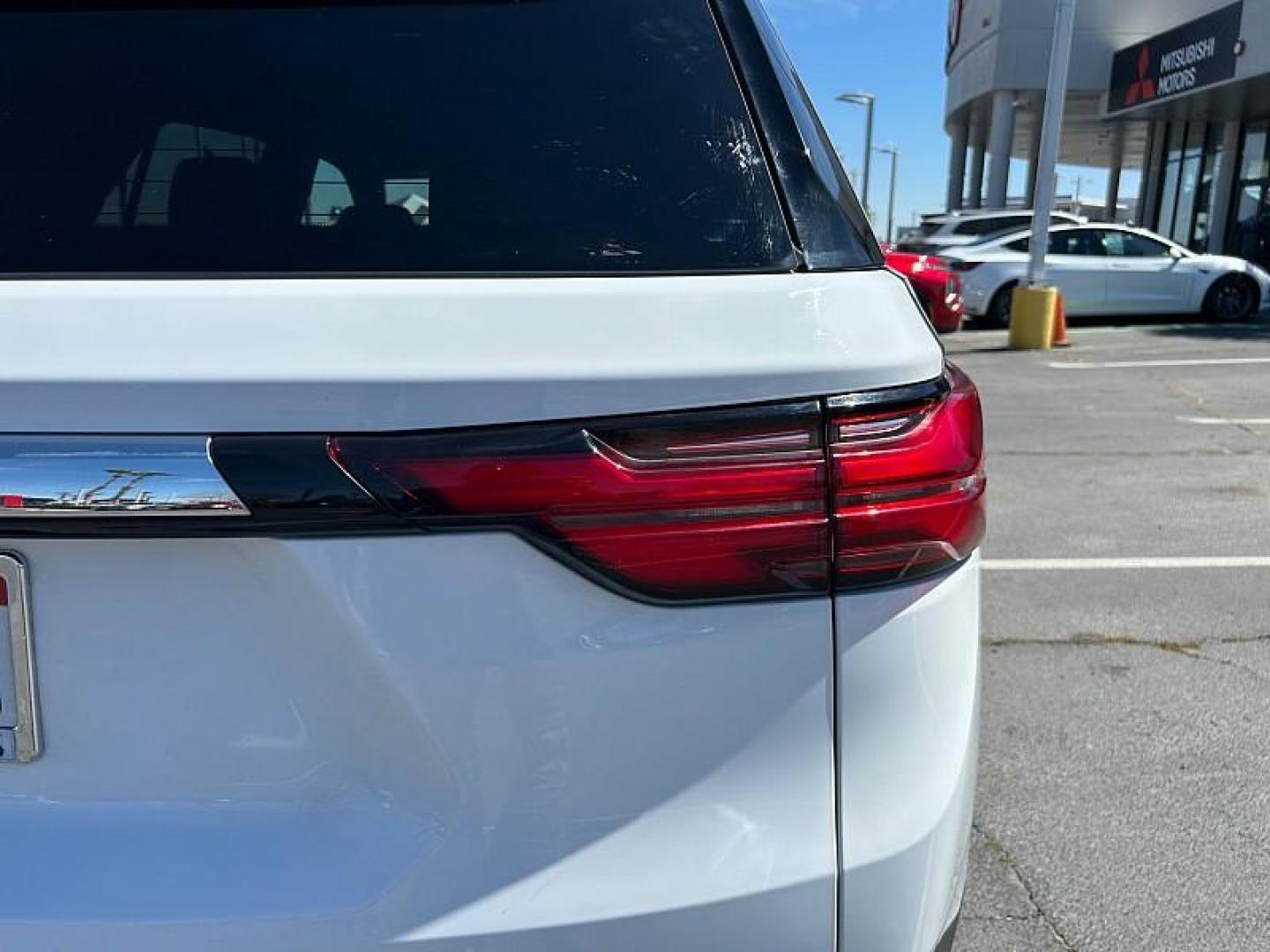 2023 WHITE Chevrolet Traverse (1GNEVFKWXPJ) with an V6 3.6 Liter engine, Automatic 9-Spd transmission, located at 412 Auto Vista Drive, Palmdale, CA, 93551, (661) 945-0620, 34.592636, -118.136681 - Photo#14