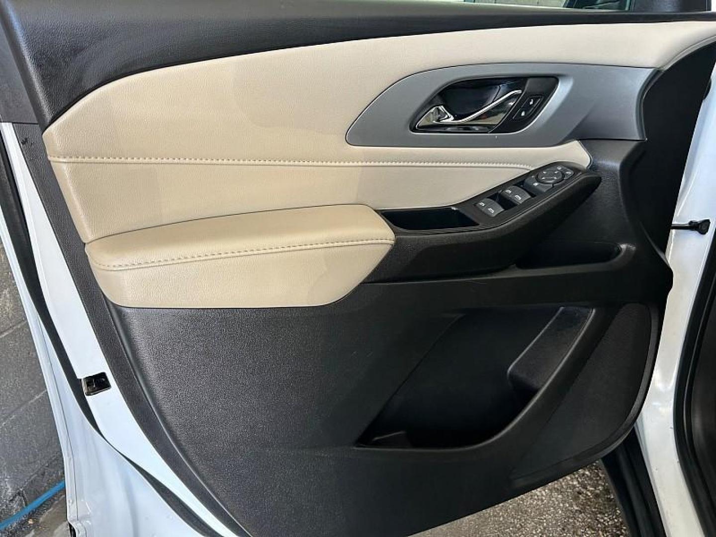 2023 WHITE Chevrolet Traverse (1GNEVFKWXPJ) with an V6 3.6 Liter engine, Automatic 9-Spd transmission, located at 412 Auto Vista Drive, Palmdale, CA, 93551, (661) 945-0620, 34.592636, -118.136681 - Photo#16