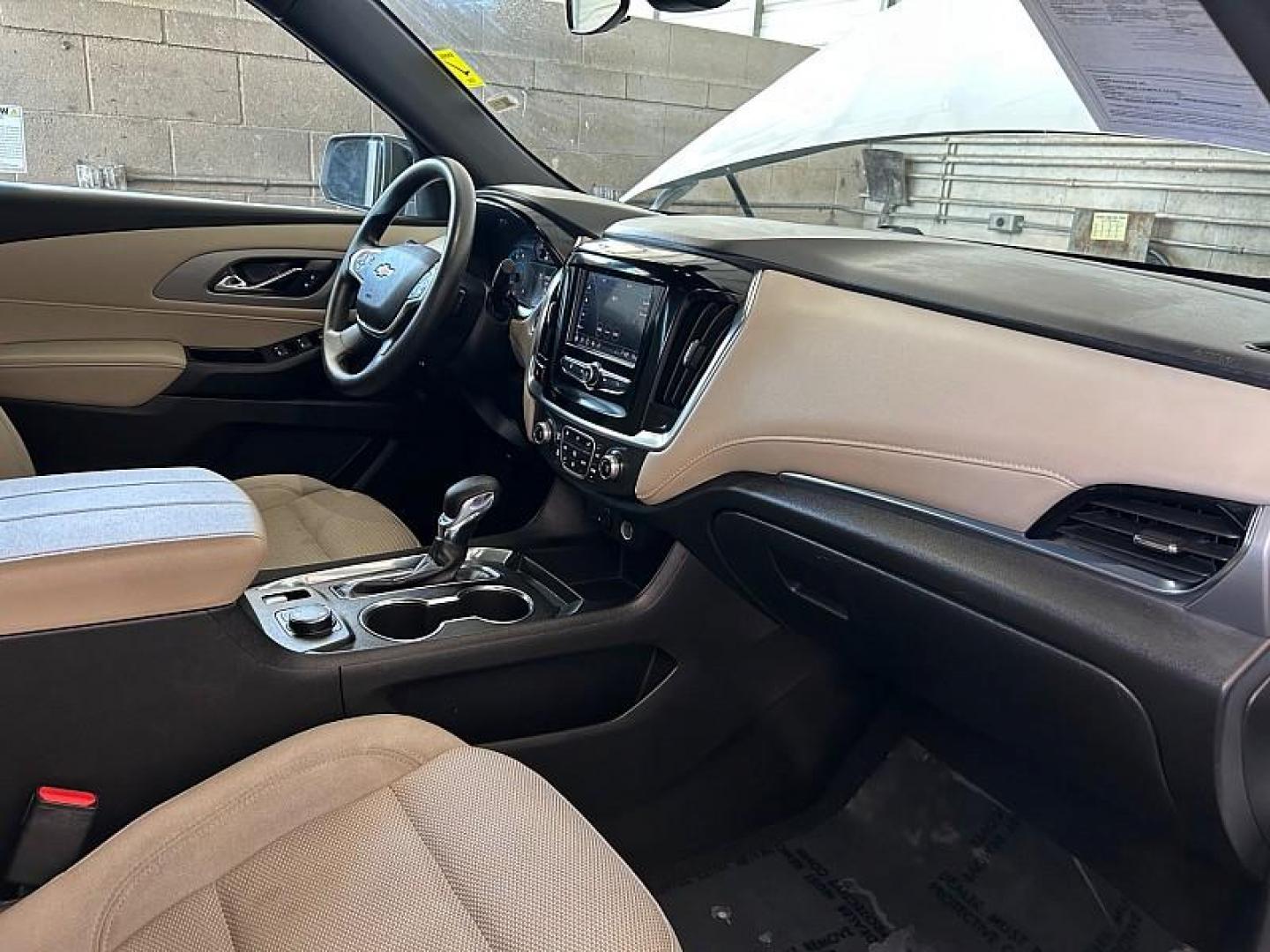 2023 WHITE Chevrolet Traverse (1GNEVFKWXPJ) with an V6 3.6 Liter engine, Automatic 9-Spd transmission, located at 412 Auto Vista Drive, Palmdale, CA, 93551, (661) 945-0620, 34.592636, -118.136681 - Photo#27