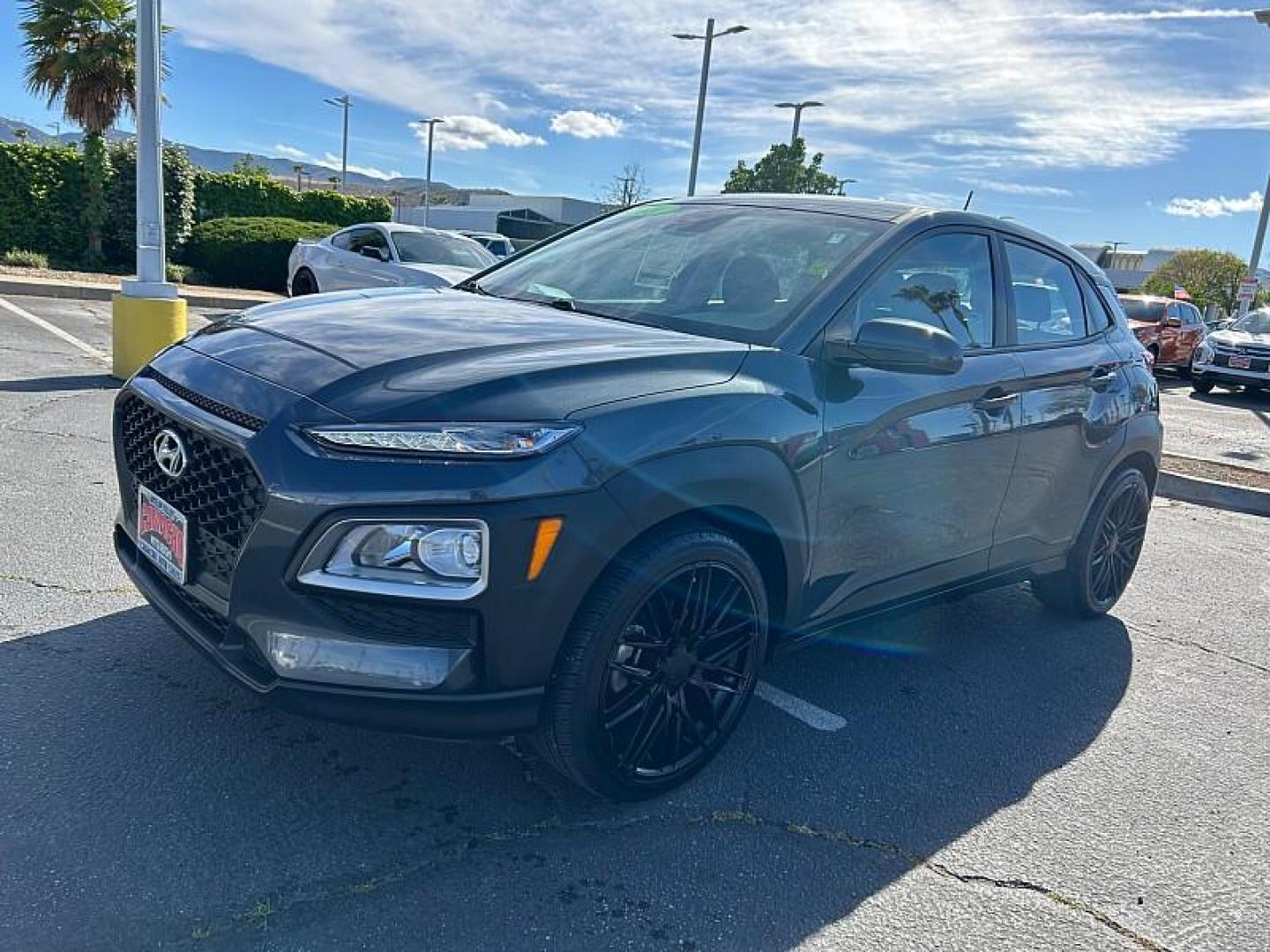 2021 GRAY Hyundai Kona (KM8K12AA7MU) with an 4-Cyl 2.0 Liter engine, Automatic 6-Spd w/Shiftronic transmission, located at 412 Auto Vista Drive, Palmdale, CA, 93551, (661) 945-0620, 34.592636, -118.136681 - Photo#1