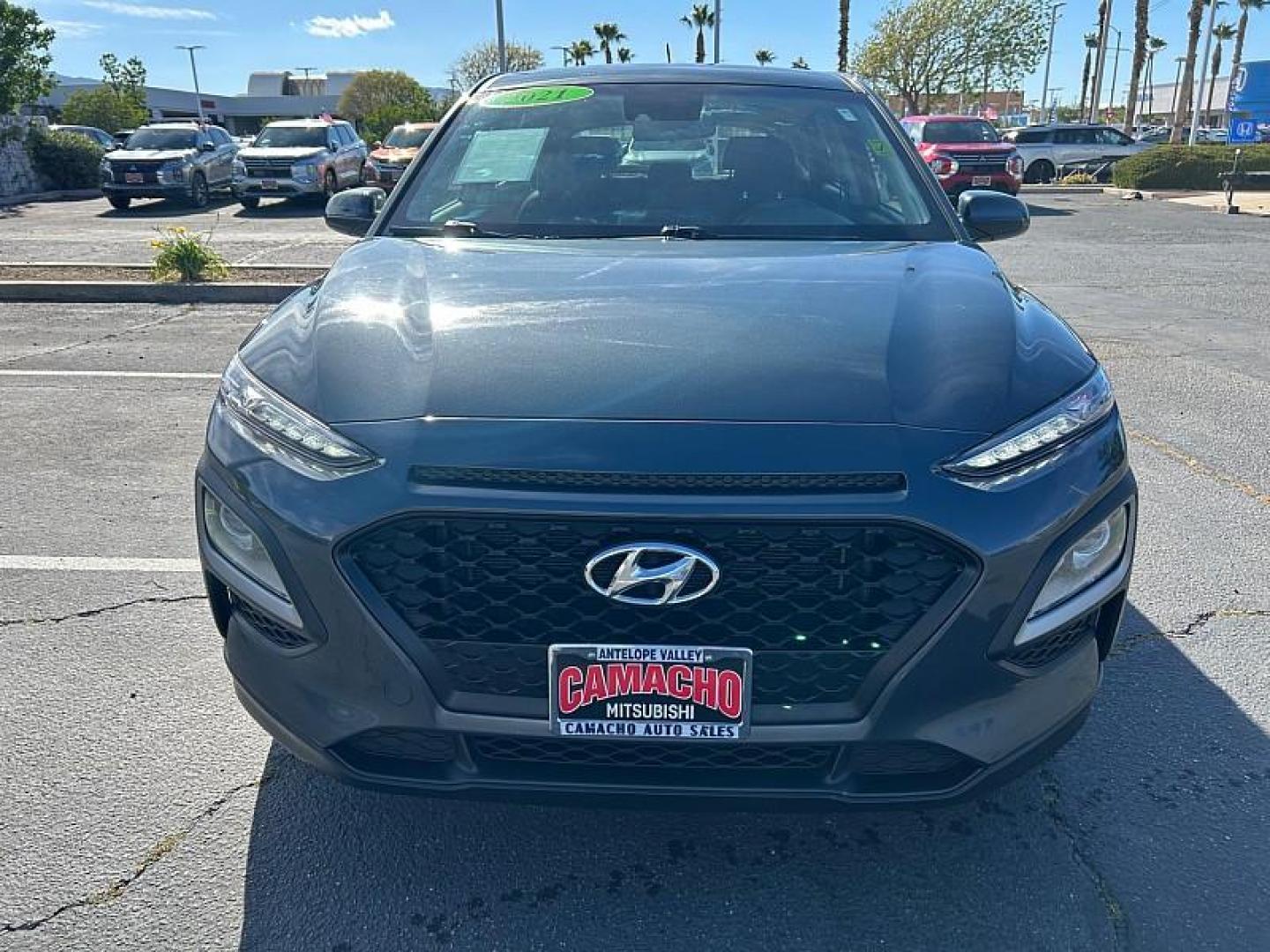 2021 GRAY Hyundai Kona (KM8K12AA7MU) with an 4-Cyl 2.0 Liter engine, Automatic 6-Spd w/Shiftronic transmission, located at 412 Auto Vista Drive, Palmdale, CA, 93551, (661) 945-0620, 34.592636, -118.136681 - Photo#2