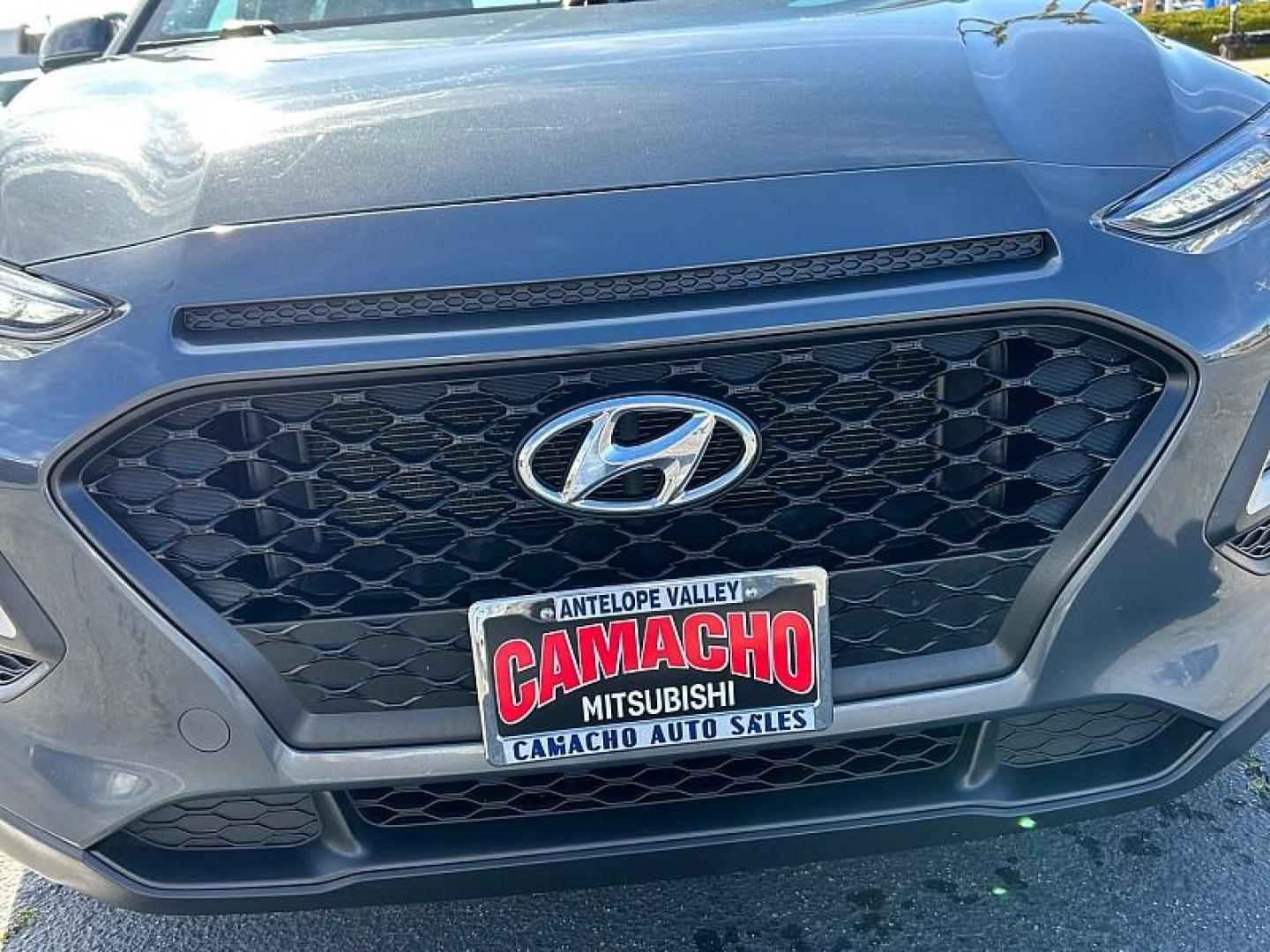 2021 GRAY Hyundai Kona (KM8K12AA7MU) with an 4-Cyl 2.0 Liter engine, Automatic 6-Spd w/Shiftronic transmission, located at 412 Auto Vista Drive, Palmdale, CA, 93551, (661) 945-0620, 34.592636, -118.136681 - Photo#4