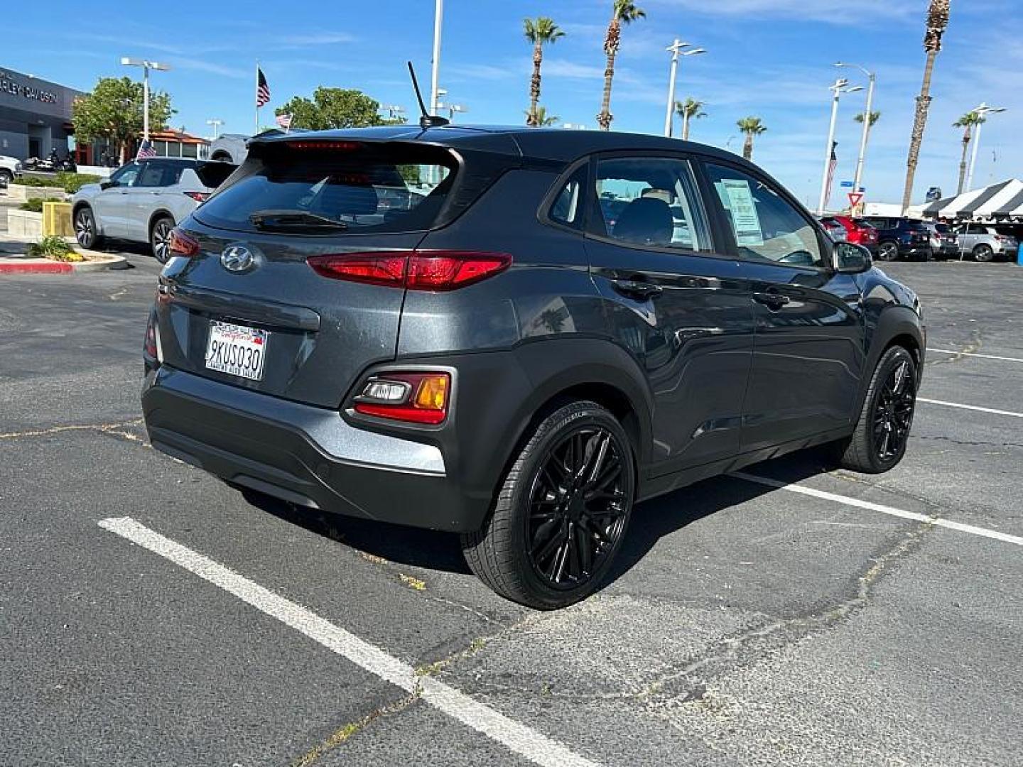 2021 GRAY Hyundai Kona (KM8K12AA7MU) with an 4-Cyl 2.0 Liter engine, Automatic 6-Spd w/Shiftronic transmission, located at 412 Auto Vista Drive, Palmdale, CA, 93551, (661) 945-0620, 34.592636, -118.136681 - Photo#6