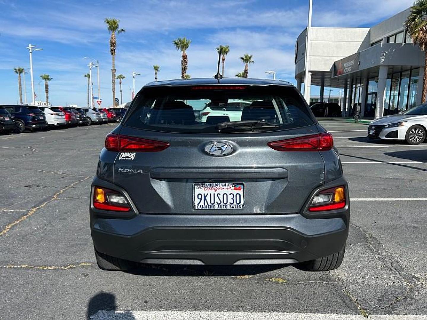 2021 GRAY Hyundai Kona (KM8K12AA7MU) with an 4-Cyl 2.0 Liter engine, Automatic 6-Spd w/Shiftronic transmission, located at 412 Auto Vista Drive, Palmdale, CA, 93551, (661) 945-0620, 34.592636, -118.136681 - Photo#7