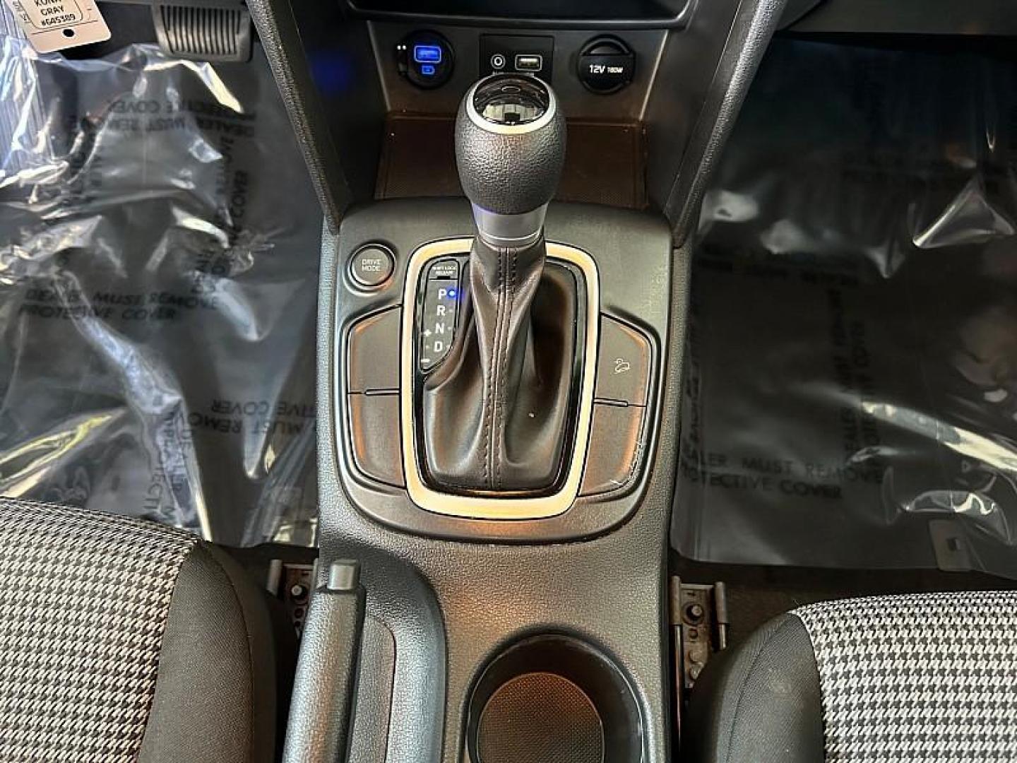 2021 GRAY Hyundai Kona (KM8K12AA7MU) with an 4-Cyl 2.0 Liter engine, Automatic 6-Spd w/Shiftronic transmission, located at 412 Auto Vista Drive, Palmdale, CA, 93551, (661) 945-0620, 34.592636, -118.136681 - Photo#21