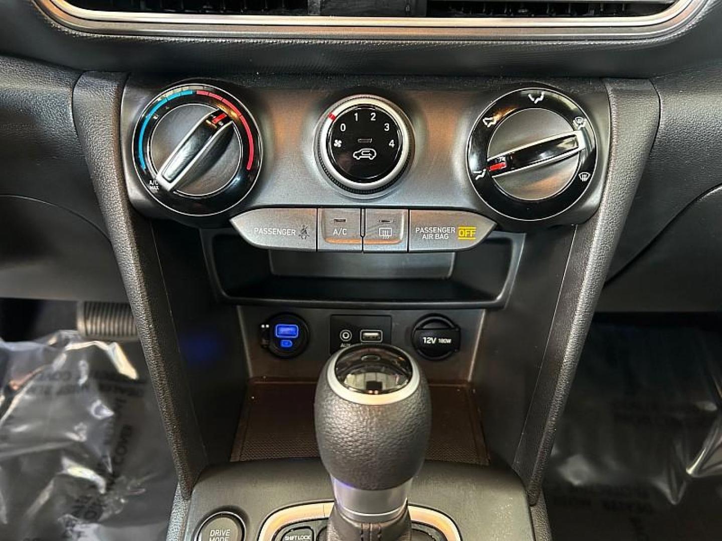 2021 GRAY Hyundai Kona (KM8K12AA7MU) with an 4-Cyl 2.0 Liter engine, Automatic 6-Spd w/Shiftronic transmission, located at 412 Auto Vista Drive, Palmdale, CA, 93551, (661) 945-0620, 34.592636, -118.136681 - Photo#22