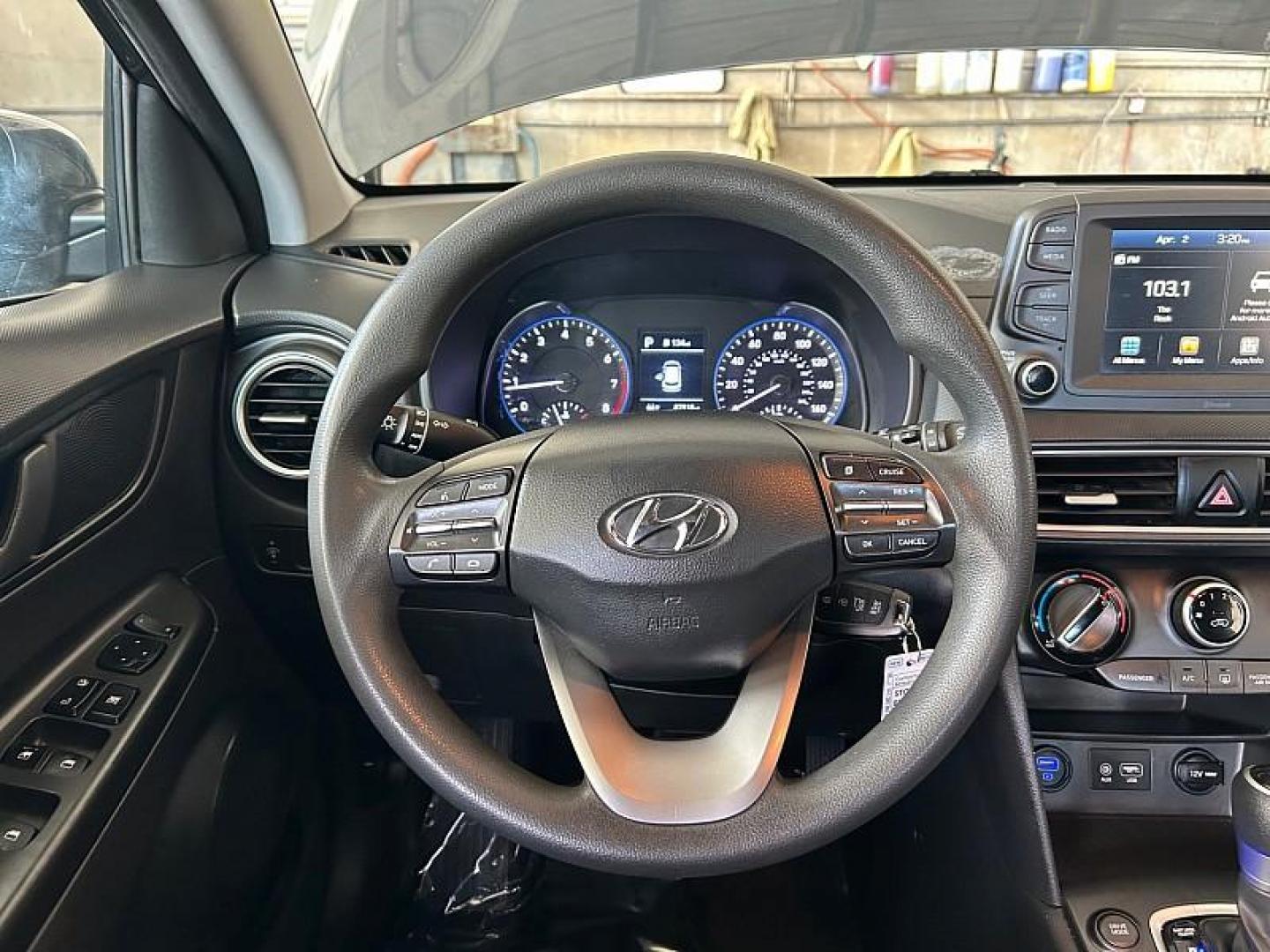 2021 GRAY Hyundai Kona (KM8K12AA7MU) with an 4-Cyl 2.0 Liter engine, Automatic 6-Spd w/Shiftronic transmission, located at 412 Auto Vista Drive, Palmdale, CA, 93551, (661) 945-0620, 34.592636, -118.136681 - Photo#24
