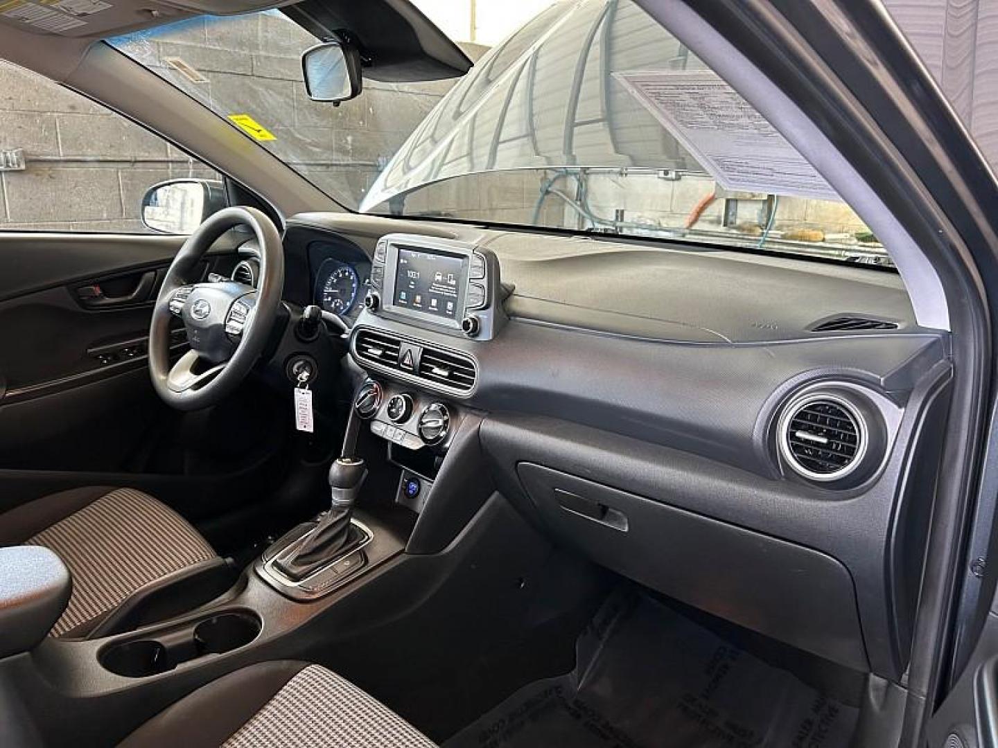 2021 GRAY Hyundai Kona (KM8K12AA7MU) with an 4-Cyl 2.0 Liter engine, Automatic 6-Spd w/Shiftronic transmission, located at 412 Auto Vista Drive, Palmdale, CA, 93551, (661) 945-0620, 34.592636, -118.136681 - Photo#29