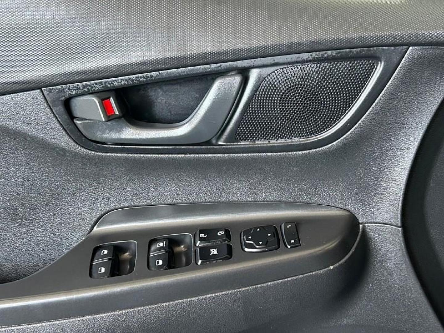 2021 GRAY Hyundai Kona (KM8K12AA7MU) with an 4-Cyl 2.0 Liter engine, Automatic 6-Spd w/Shiftronic transmission, located at 412 Auto Vista Drive, Palmdale, CA, 93551, (661) 945-0620, 34.592636, -118.136681 - Photo#30
