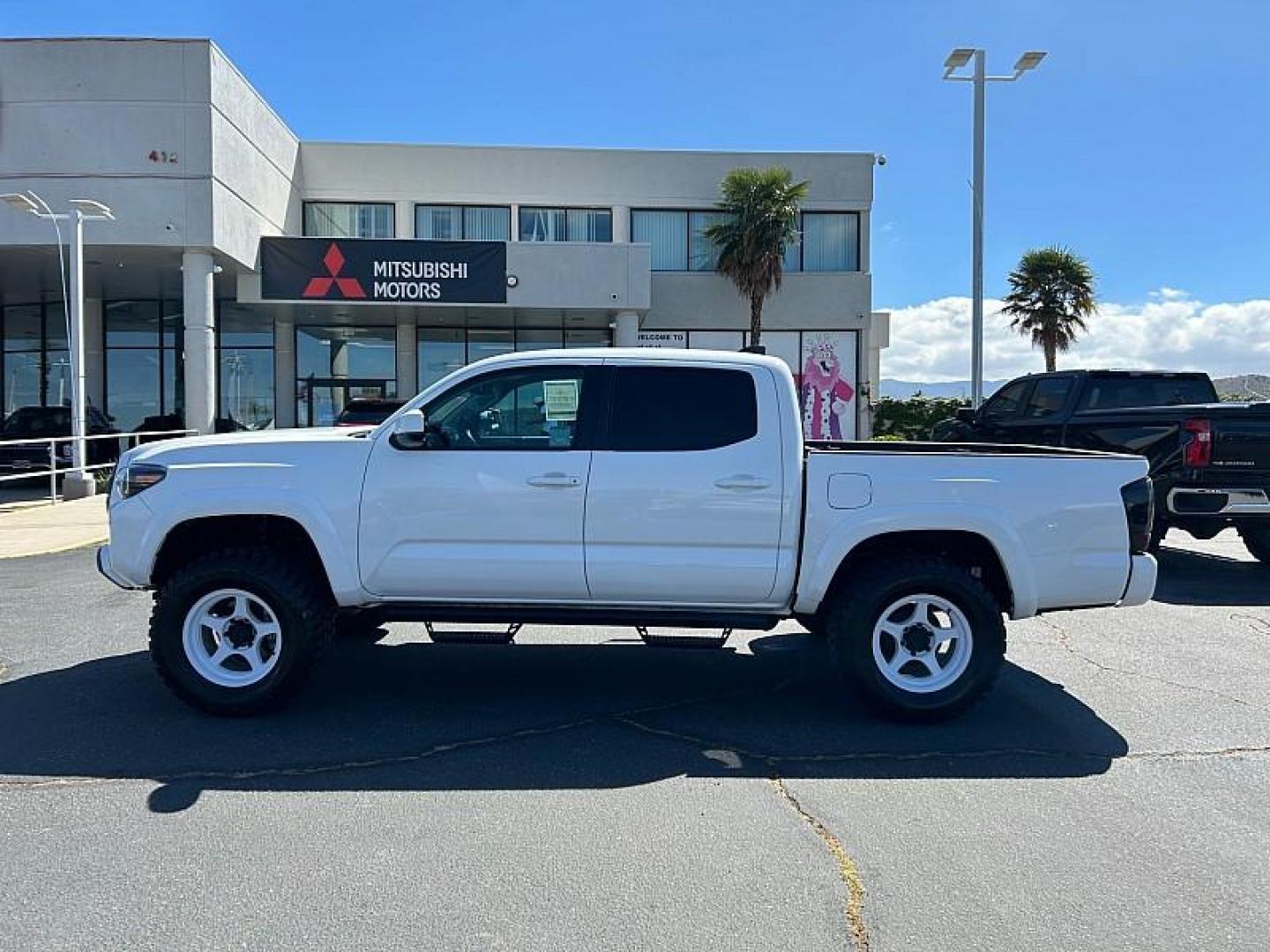 2023 WHITE Toyota Tacoma 2WD (3TMAZ5CN6PM) with an V6 3.5 Liter engine, Automatic 6-Spd transmission, located at 412 Auto Vista Drive, Palmdale, CA, 93551, (661) 945-0620, 34.592636, -118.136681 - Photo#9