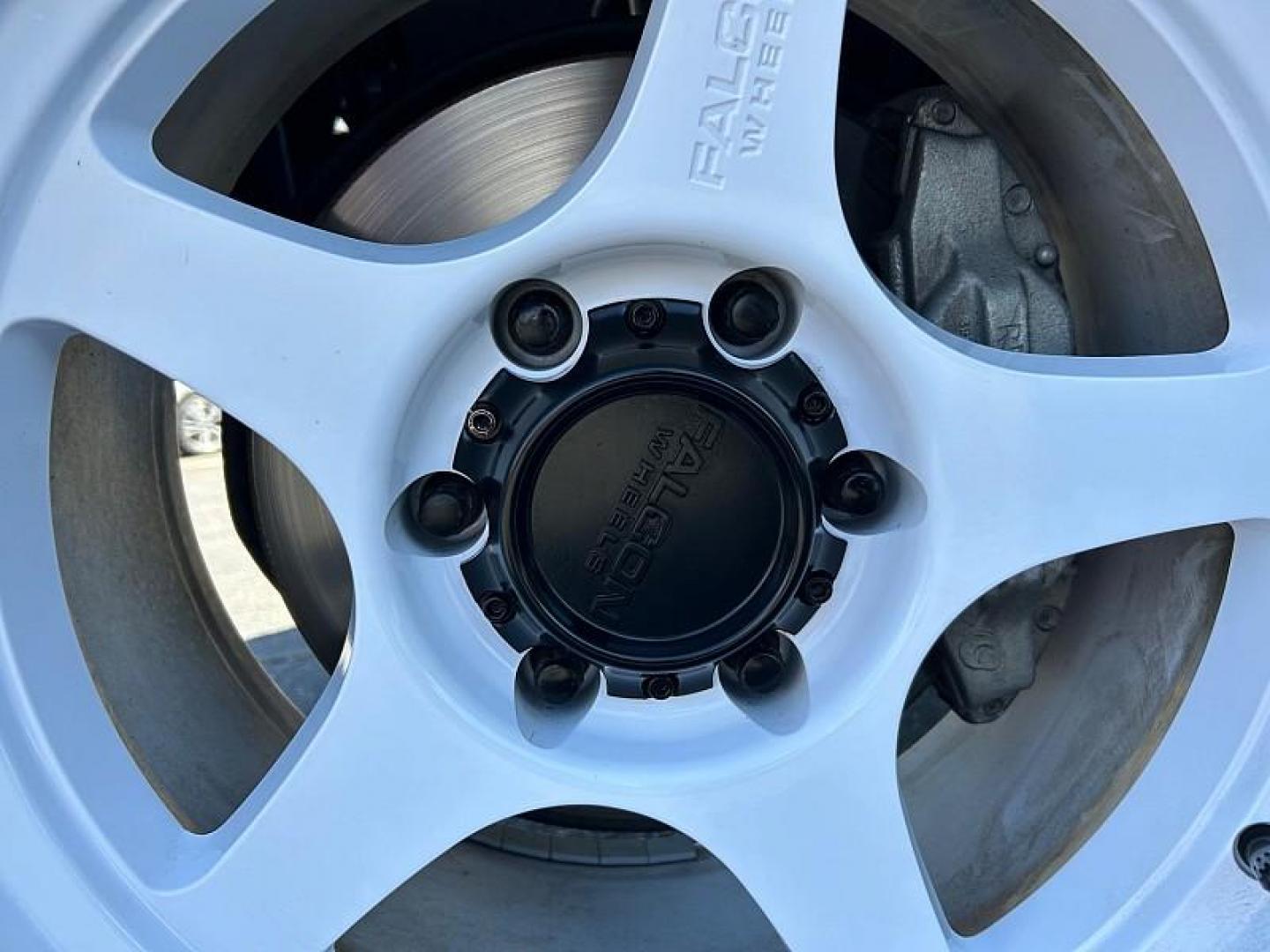 2023 WHITE Toyota Tacoma 2WD (3TMAZ5CN6PM) with an V6 3.5 Liter engine, Automatic 6-Spd transmission, located at 412 Auto Vista Drive, Palmdale, CA, 93551, (661) 945-0620, 34.592636, -118.136681 - Photo#18