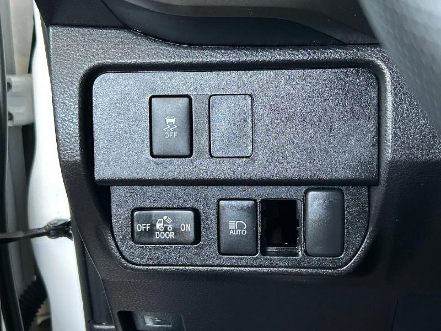 2023 WHITE Toyota Tacoma 2WD (3TMAZ5CN6PM) with an V6 3.5 Liter engine, Automatic 6-Spd transmission, located at 412 Auto Vista Drive, Palmdale, CA, 93551, (661) 945-0620, 34.592636, -118.136681 - Photo#32