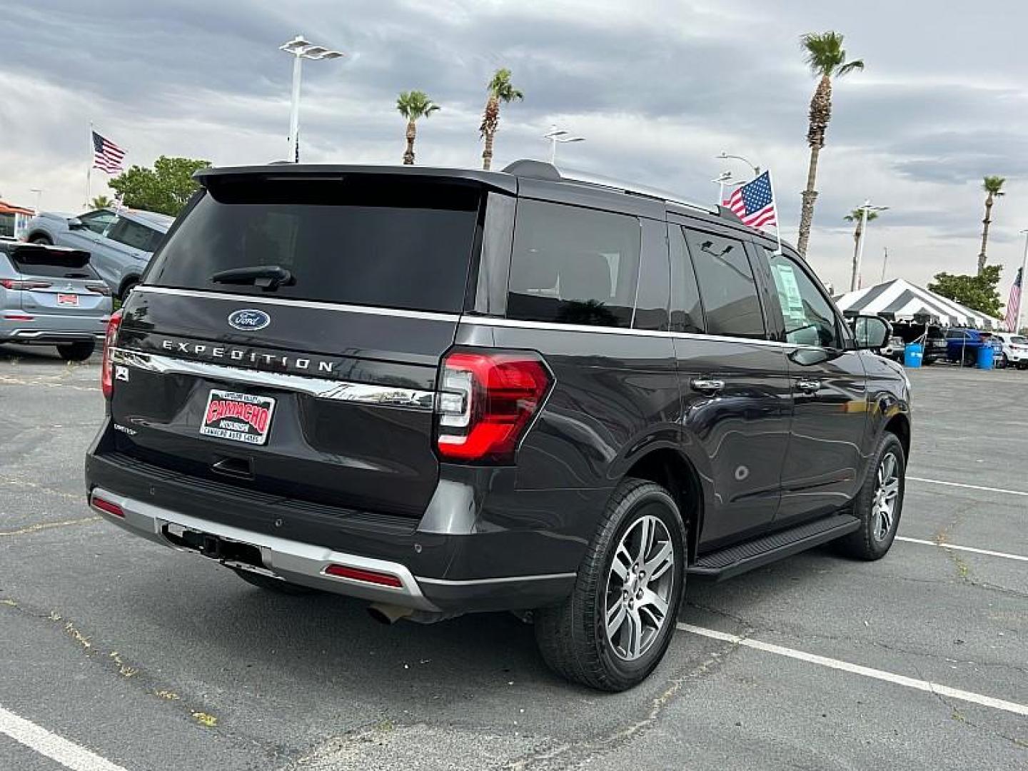 2024 GRAY Ford Expedition (1FMJU1K80RE) with an V6 EcoBoost Twin Turbo 3.5 Liter engine, Automatic 10-Spd w/SelectShift transmission, located at 412 Auto Vista Drive, Palmdale, CA, 93551, (661) 945-0620, 34.592636, -118.136681 - Photo#6
