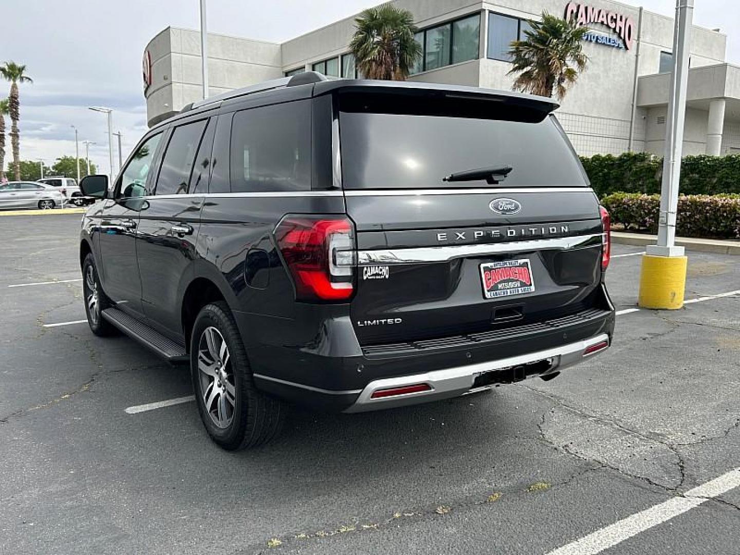 2024 GRAY Ford Expedition (1FMJU1K80RE) with an V6 EcoBoost Twin Turbo 3.5 Liter engine, Automatic 10-Spd w/SelectShift transmission, located at 412 Auto Vista Drive, Palmdale, CA, 93551, (661) 945-0620, 34.592636, -118.136681 - Photo#10