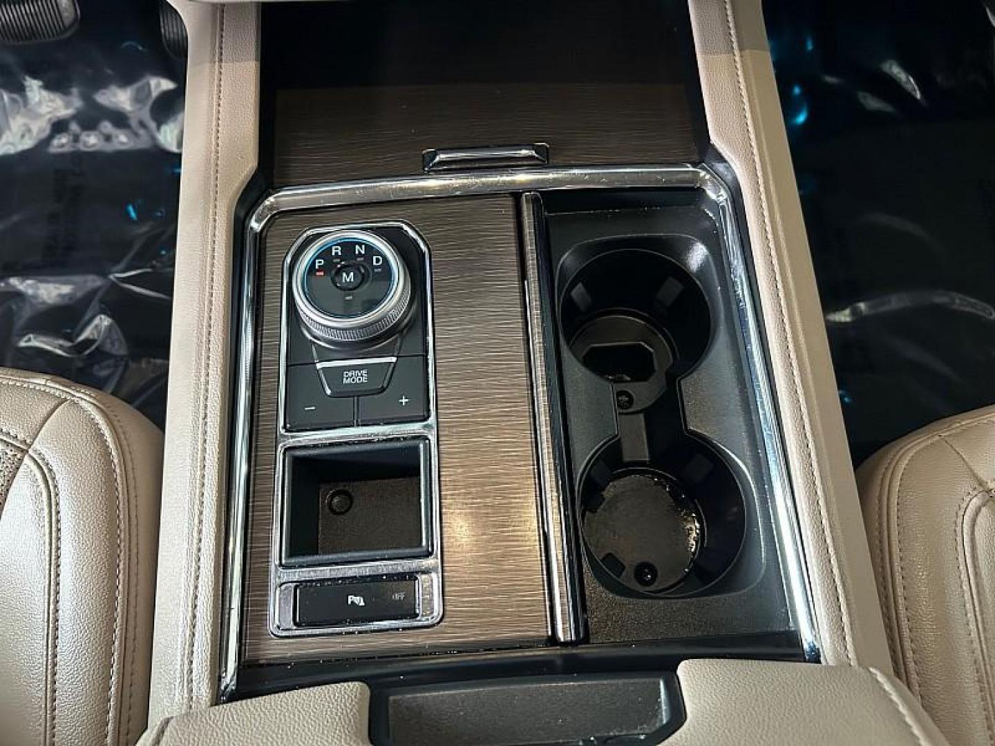 2024 GRAY Ford Expedition (1FMJU1K80RE) with an V6 EcoBoost Twin Turbo 3.5 Liter engine, Automatic 10-Spd w/SelectShift transmission, located at 412 Auto Vista Drive, Palmdale, CA, 93551, (661) 945-0620, 34.592636, -118.136681 - Photo#40