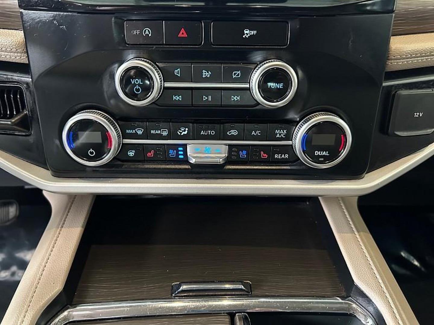 2024 GRAY Ford Expedition (1FMJU1K80RE) with an V6 EcoBoost Twin Turbo 3.5 Liter engine, Automatic 10-Spd w/SelectShift transmission, located at 412 Auto Vista Drive, Palmdale, CA, 93551, (661) 945-0620, 34.592636, -118.136681 - Photo#42