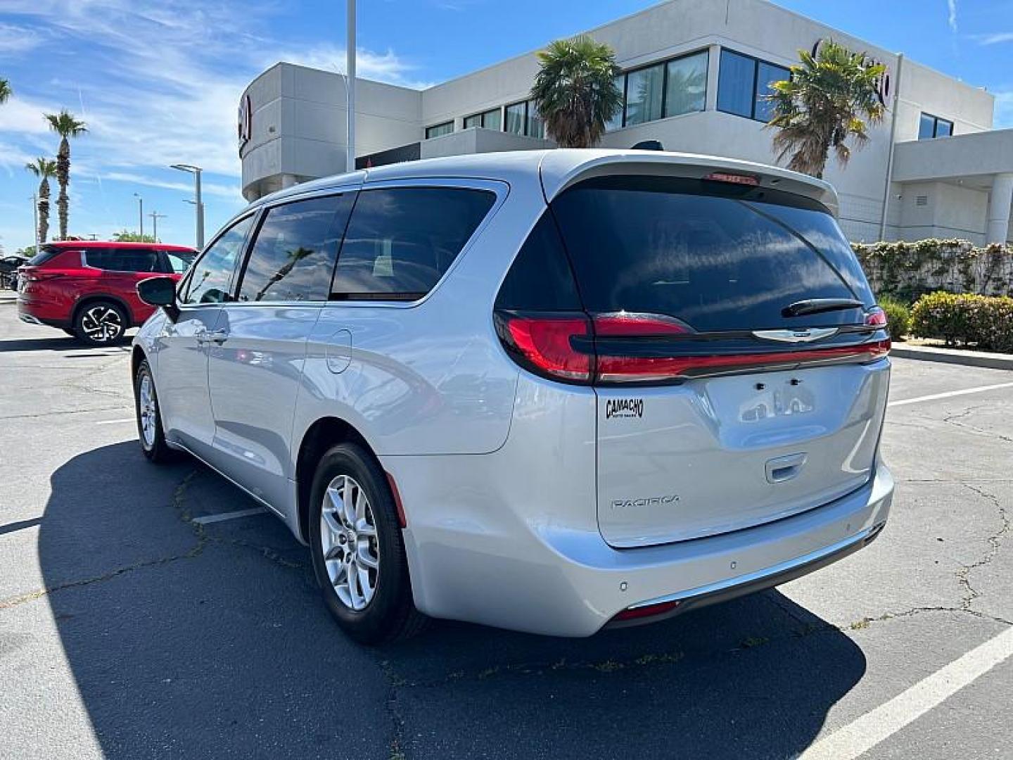 2024 SILVER Chrysler Pacifica (2C4RC1BG2RR) with an V6 3.6 Liter engine, Automatic 9-Spd transmission, located at 412 Auto Vista Drive, Palmdale, CA, 93551, (661) 945-0620, 34.592636, -118.136681 - Photo#4