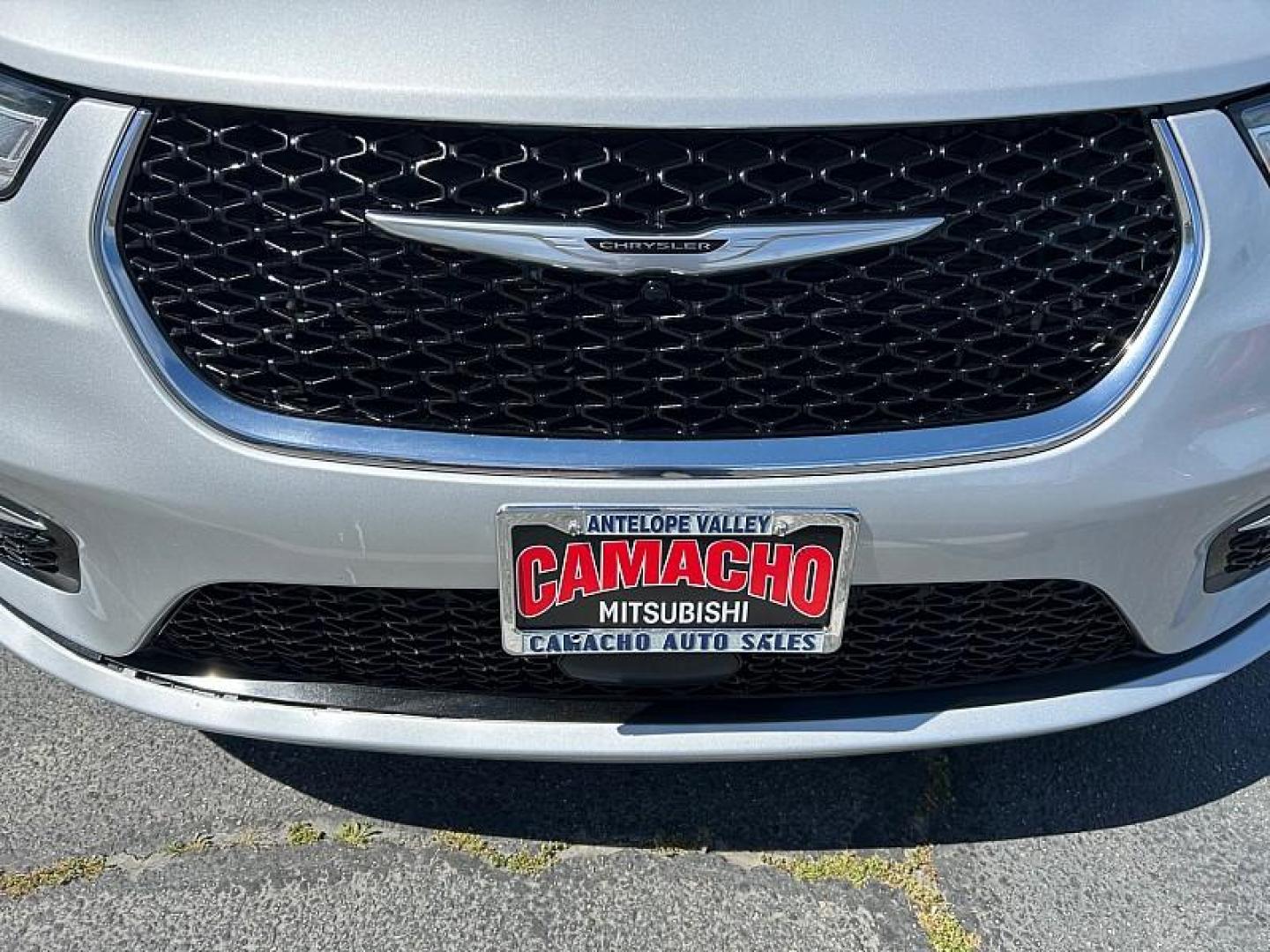 2024 SILVER Chrysler Pacifica (2C4RC1BG2RR) with an V6 3.6 Liter engine, Automatic 9-Spd transmission, located at 412 Auto Vista Drive, Palmdale, CA, 93551, (661) 945-0620, 34.592636, -118.136681 - Photo#9