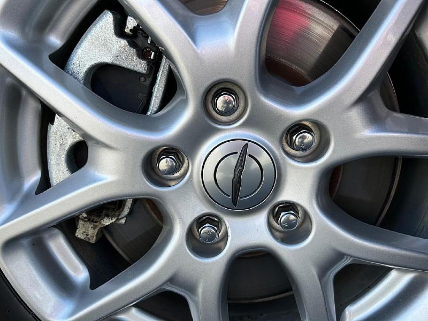 2024 SILVER Chrysler Pacifica (2C4RC1BG2RR) with an V6 3.6 Liter engine, Automatic 9-Spd transmission, located at 412 Auto Vista Drive, Palmdale, CA, 93551, (661) 945-0620, 34.592636, -118.136681 - Photo#14