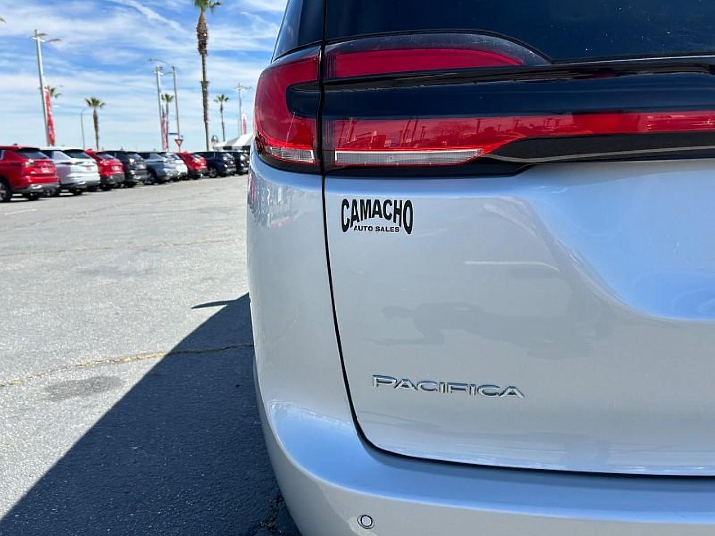 2024 SILVER Chrysler Pacifica (2C4RC1BG2RR) with an V6 3.6 Liter engine, Automatic 9-Spd transmission, located at 412 Auto Vista Drive, Palmdale, CA, 93551, (661) 945-0620, 34.592636, -118.136681 - Photo#15