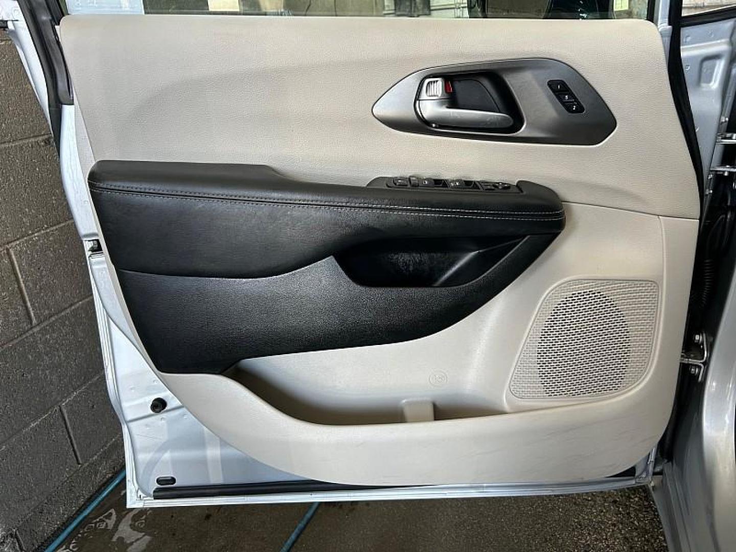 2024 SILVER Chrysler Pacifica (2C4RC1BG2RR) with an V6 3.6 Liter engine, Automatic 9-Spd transmission, located at 412 Auto Vista Drive, Palmdale, CA, 93551, (661) 945-0620, 34.592636, -118.136681 - Photo#16