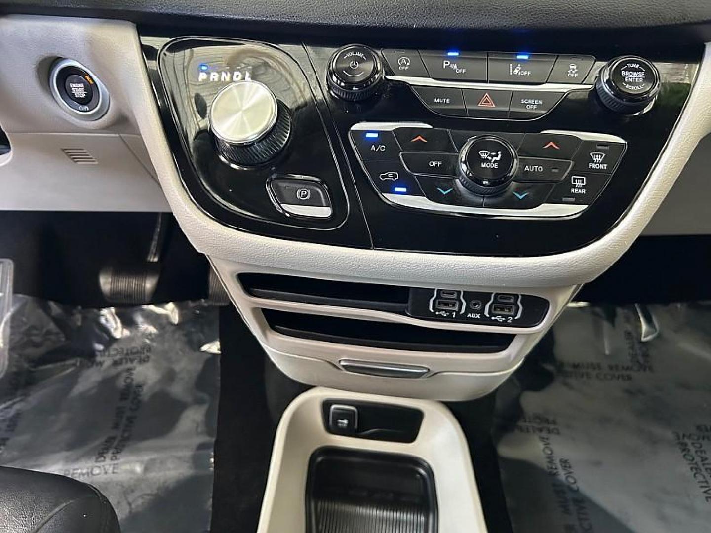 2024 SILVER Chrysler Pacifica (2C4RC1BG2RR) with an V6 3.6 Liter engine, Automatic 9-Spd transmission, located at 412 Auto Vista Drive, Palmdale, CA, 93551, (661) 945-0620, 34.592636, -118.136681 - Photo#19