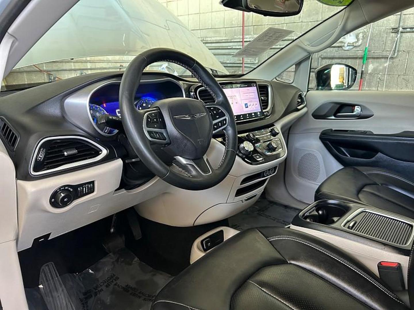 2024 SILVER Chrysler Pacifica (2C4RC1BG2RR) with an V6 3.6 Liter engine, Automatic 9-Spd transmission, located at 412 Auto Vista Drive, Palmdale, CA, 93551, (661) 945-0620, 34.592636, -118.136681 - Photo#22
