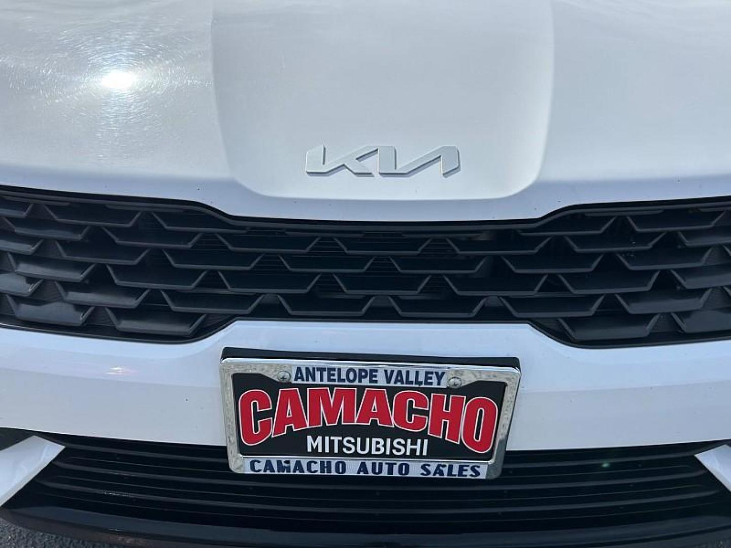 2023 WHITE Kia K5 (5XXG14J26PG) with an 4-Cyl Turbo 1.6 Liter engine, Automatic 8-Spd transmission, located at 412 Auto Vista Drive, Palmdale, CA, 93551, (661) 945-0620, 34.592636, -118.136681 - Photo#8