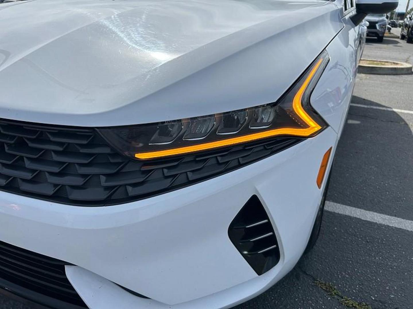 2023 WHITE Kia K5 (5XXG14J26PG) with an 4-Cyl Turbo 1.6 Liter engine, Automatic 8-Spd transmission, located at 412 Auto Vista Drive, Palmdale, CA, 93551, (661) 945-0620, 34.592636, -118.136681 - Photo#12