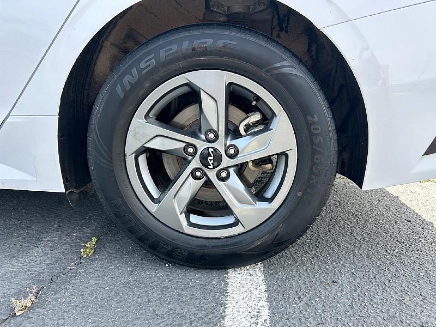 2023 WHITE Kia K5 (5XXG14J26PG) with an 4-Cyl Turbo 1.6 Liter engine, Automatic 8-Spd transmission, located at 412 Auto Vista Drive, Palmdale, CA, 93551, (661) 945-0620, 34.592636, -118.136681 - Photo#13