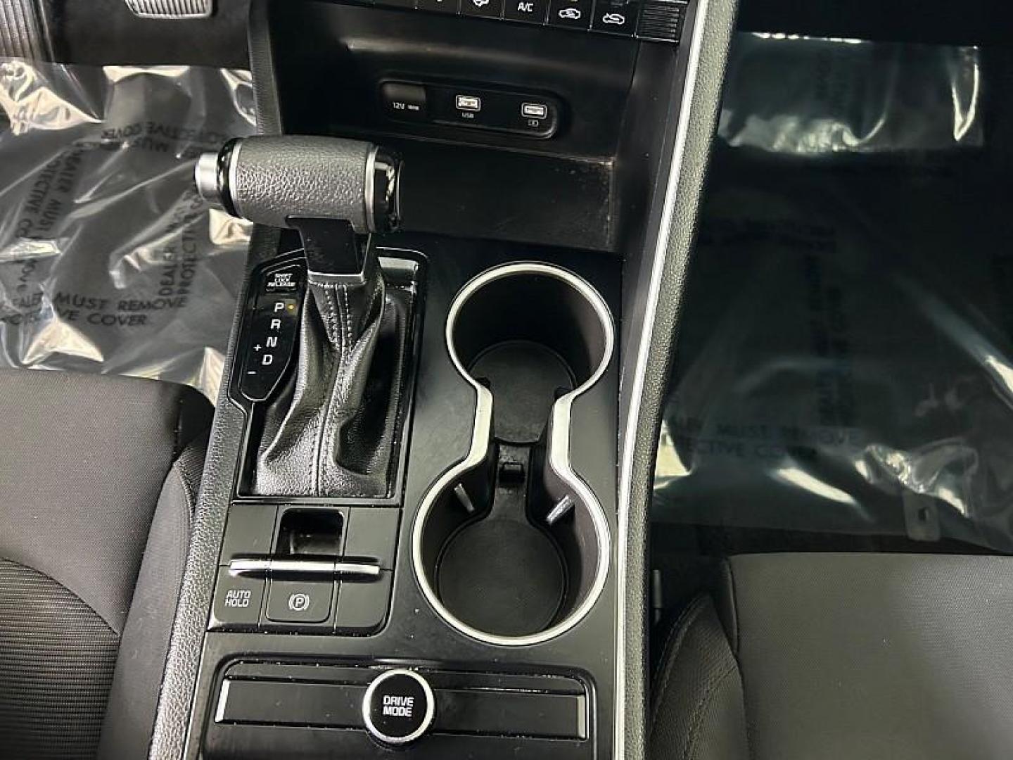 2023 WHITE Kia K5 (5XXG14J26PG) with an 4-Cyl Turbo 1.6 Liter engine, Automatic 8-Spd transmission, located at 412 Auto Vista Drive, Palmdale, CA, 93551, (661) 945-0620, 34.592636, -118.136681 - Photo#21