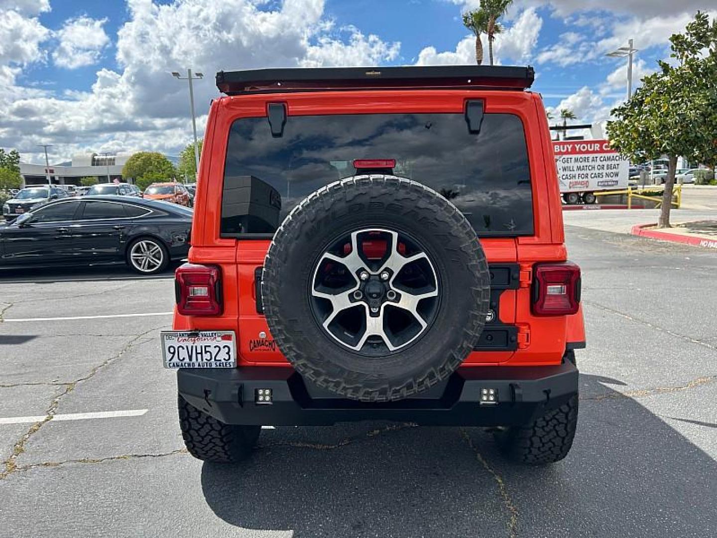 2019 ORANGE Jeep Wrangler Unlimited (1C4HJXFG1KW) with an 6-Cyl 3.6 Liter engine, Automatic transmission, located at 412 Auto Vista Drive, Palmdale, CA, 93551, (661) 945-0620, 34.592636, -118.136681 - Photo#1