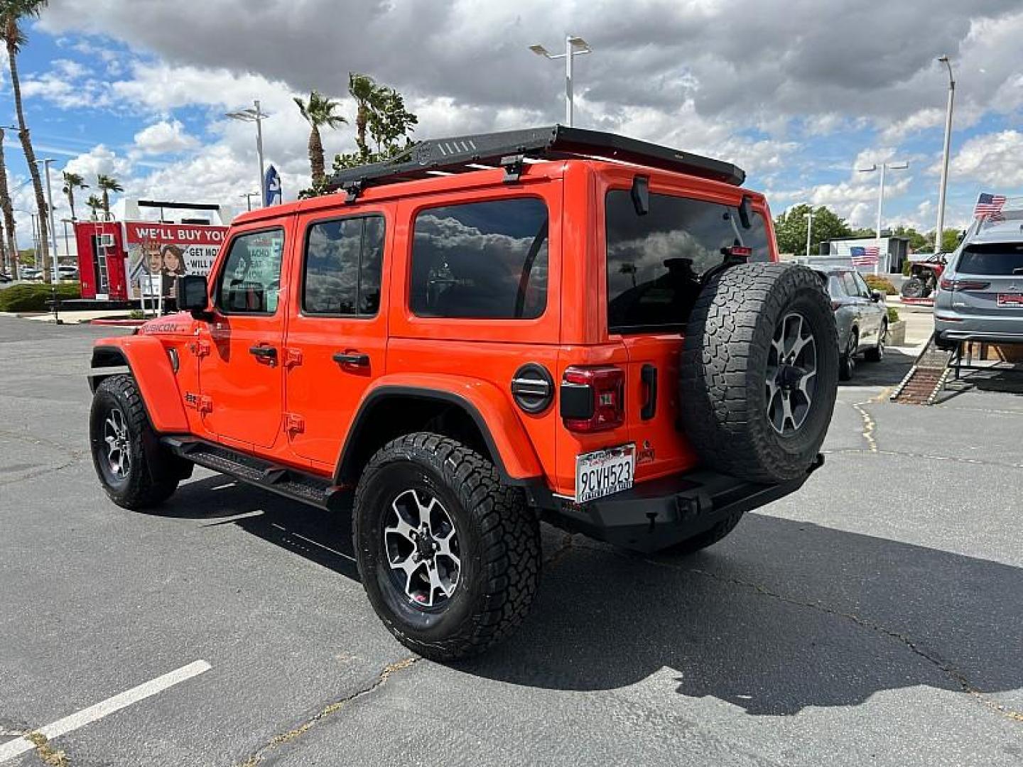 2019 ORANGE Jeep Wrangler Unlimited (1C4HJXFG1KW) with an 6-Cyl 3.6 Liter engine, Automatic transmission, located at 412 Auto Vista Drive, Palmdale, CA, 93551, (661) 945-0620, 34.592636, -118.136681 - Photo#2