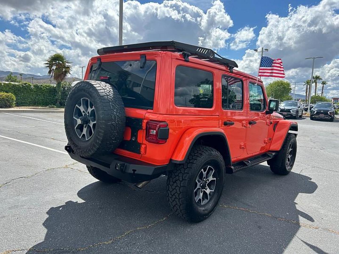2019 ORANGE Jeep Wrangler Unlimited (1C4HJXFG1KW) with an 6-Cyl 3.6 Liter engine, Automatic transmission, located at 412 Auto Vista Drive, Palmdale, CA, 93551, (661) 945-0620, 34.592636, -118.136681 - Photo#5
