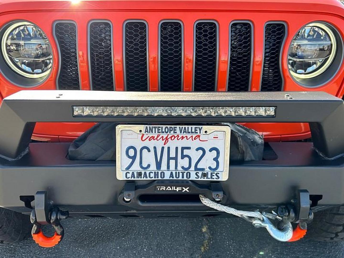 2019 ORANGE Jeep Wrangler Unlimited (1C4HJXFG1KW) with an 6-Cyl 3.6 Liter engine, Automatic transmission, located at 412 Auto Vista Drive, Palmdale, CA, 93551, (661) 945-0620, 34.592636, -118.136681 - Photo#11