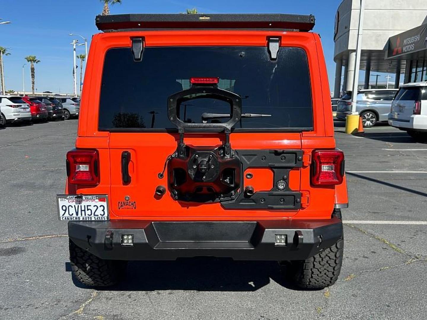 2019 ORANGE Jeep Wrangler Unlimited (1C4HJXFG1KW) with an 6-Cyl 3.6 Liter engine, Automatic transmission, located at 412 Auto Vista Drive, Palmdale, CA, 93551, (661) 945-0620, 34.592636, -118.136681 - Photo#12