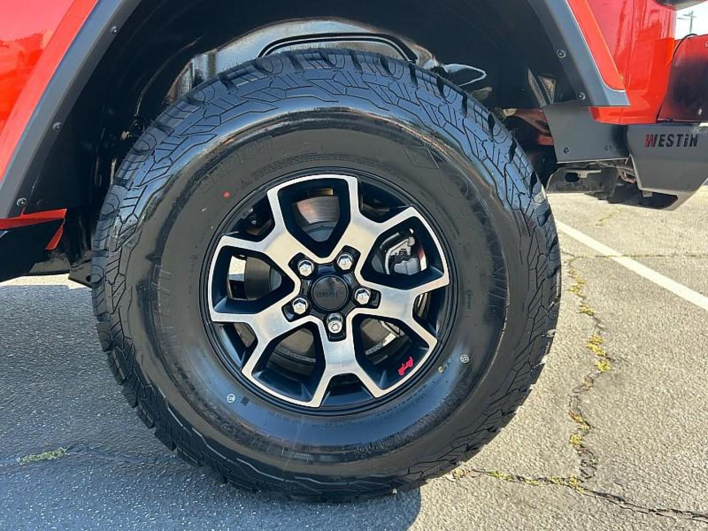 2019 ORANGE Jeep Wrangler Unlimited (1C4HJXFG1KW) with an 6-Cyl 3.6 Liter engine, Automatic transmission, located at 412 Auto Vista Drive, Palmdale, CA, 93551, (661) 945-0620, 34.592636, -118.136681 - Photo#17