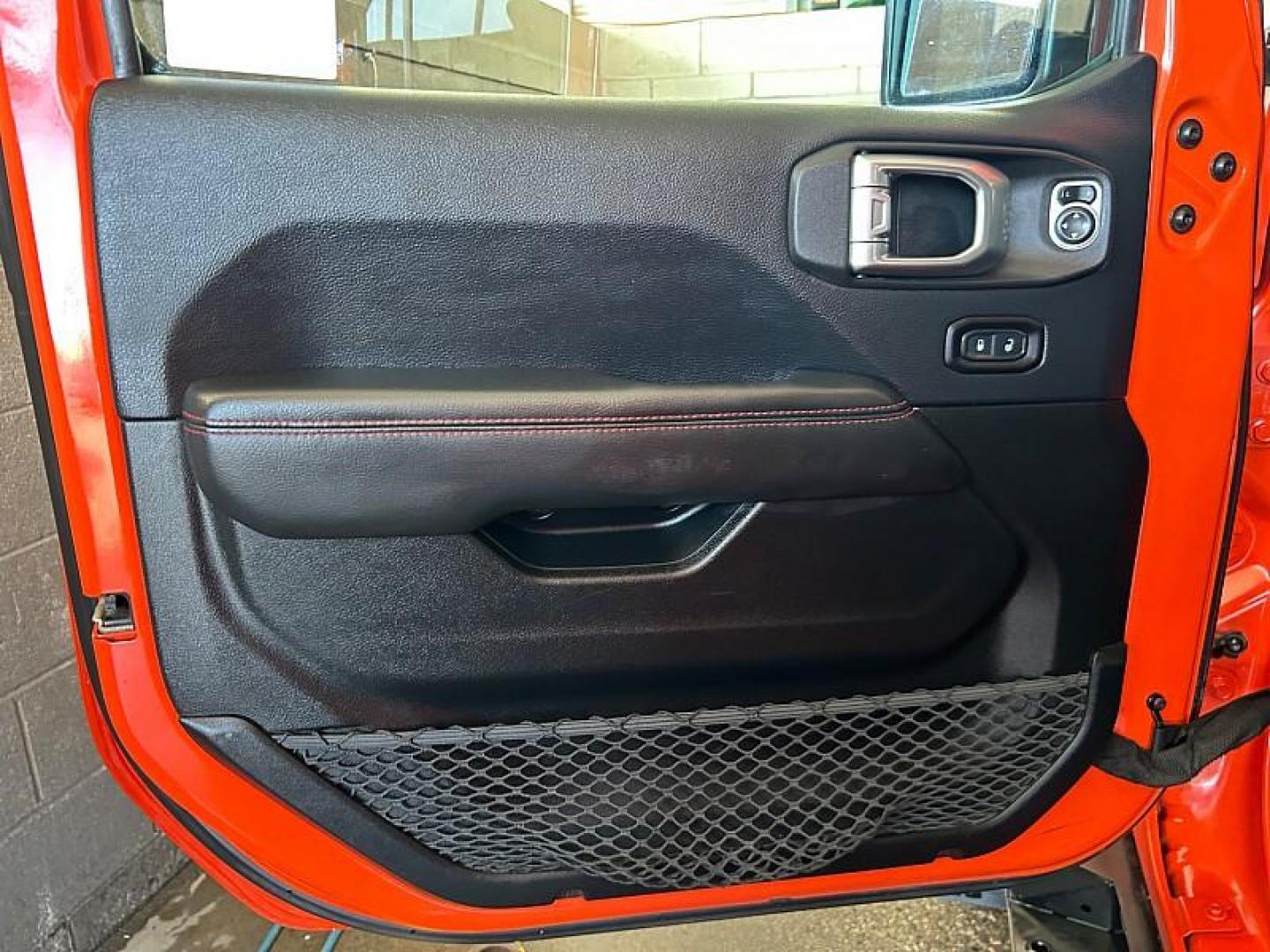 2019 ORANGE Jeep Wrangler Unlimited (1C4HJXFG1KW) with an 6-Cyl 3.6 Liter engine, Automatic transmission, located at 412 Auto Vista Drive, Palmdale, CA, 93551, (661) 945-0620, 34.592636, -118.136681 - Photo#20