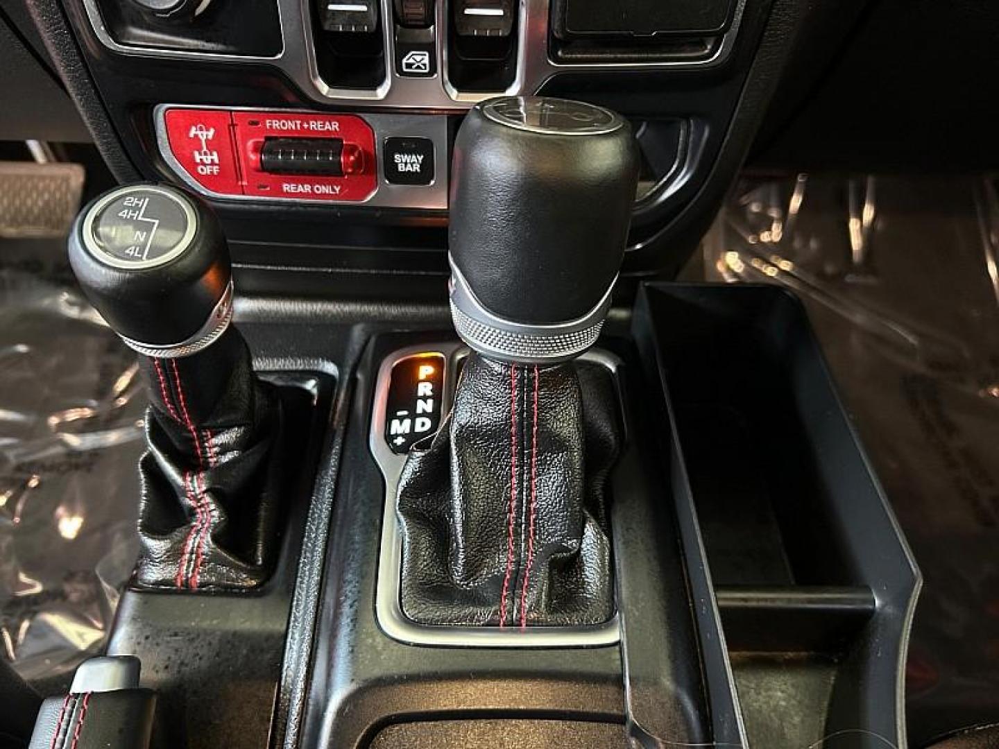 2019 ORANGE Jeep Wrangler Unlimited (1C4HJXFG1KW) with an 6-Cyl 3.6 Liter engine, Automatic transmission, located at 412 Auto Vista Drive, Palmdale, CA, 93551, (661) 945-0620, 34.592636, -118.136681 - Photo#25