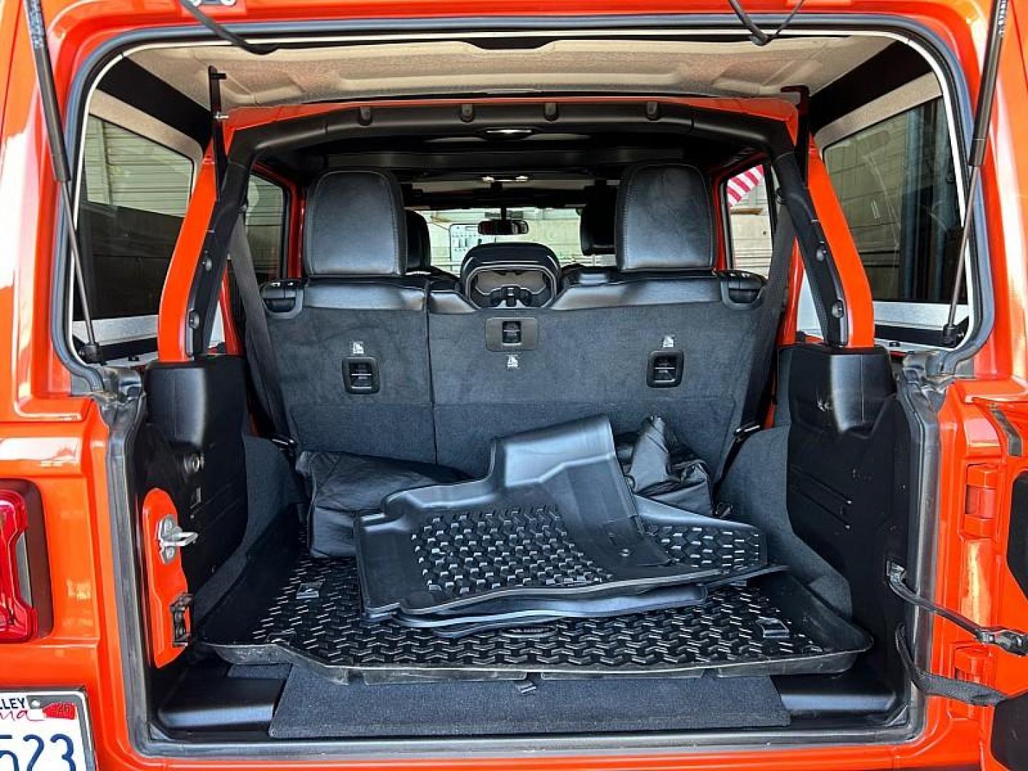 2019 ORANGE Jeep Wrangler Unlimited (1C4HJXFG1KW) with an 6-Cyl 3.6 Liter engine, Automatic transmission, located at 412 Auto Vista Drive, Palmdale, CA, 93551, (661) 945-0620, 34.592636, -118.136681 - Photo#31