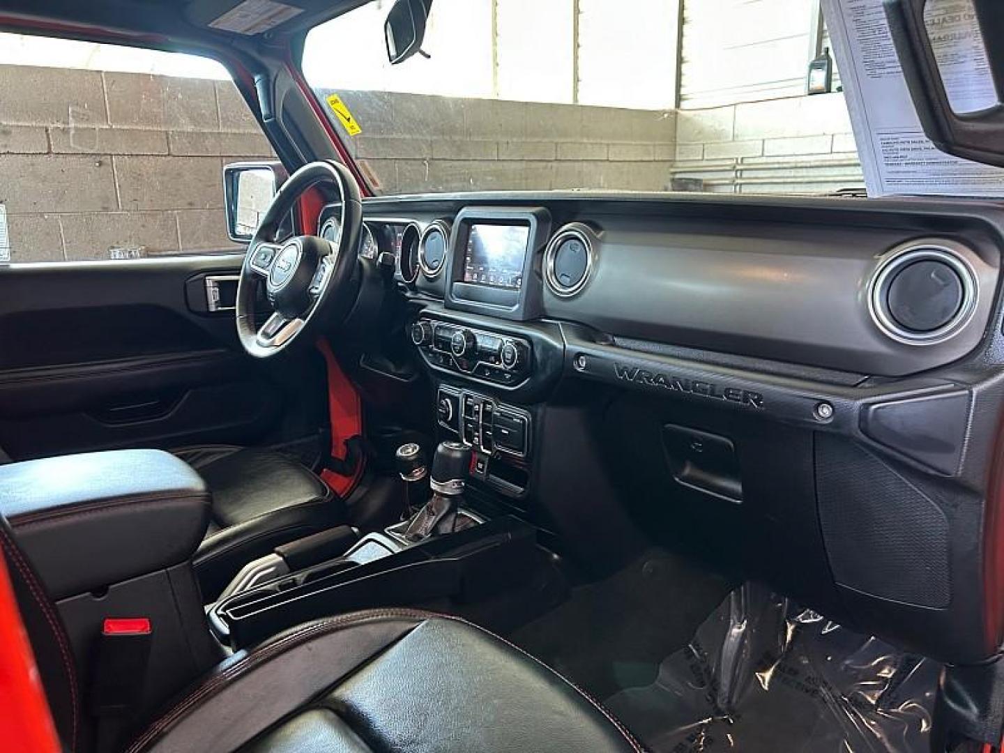 2019 ORANGE Jeep Wrangler Unlimited (1C4HJXFG1KW) with an 6-Cyl 3.6 Liter engine, Automatic transmission, located at 412 Auto Vista Drive, Palmdale, CA, 93551, (661) 945-0620, 34.592636, -118.136681 - Photo#33