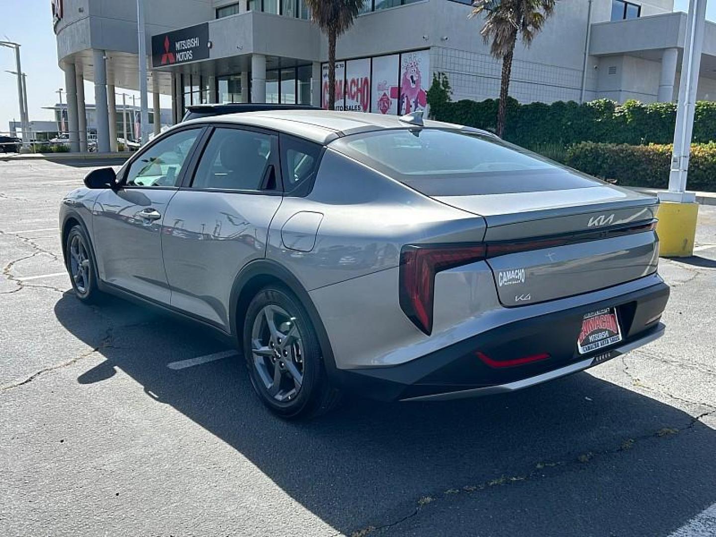 2025 GRAY Kia K4 (3KPFT4DEXSE) with an 4-Cyl 2.0 Liter engine, Automatic IVT transmission, located at 412 Auto Vista Drive, Palmdale, CA, 93551, (661) 945-0620, 34.592636, -118.136681 - Photo#4
