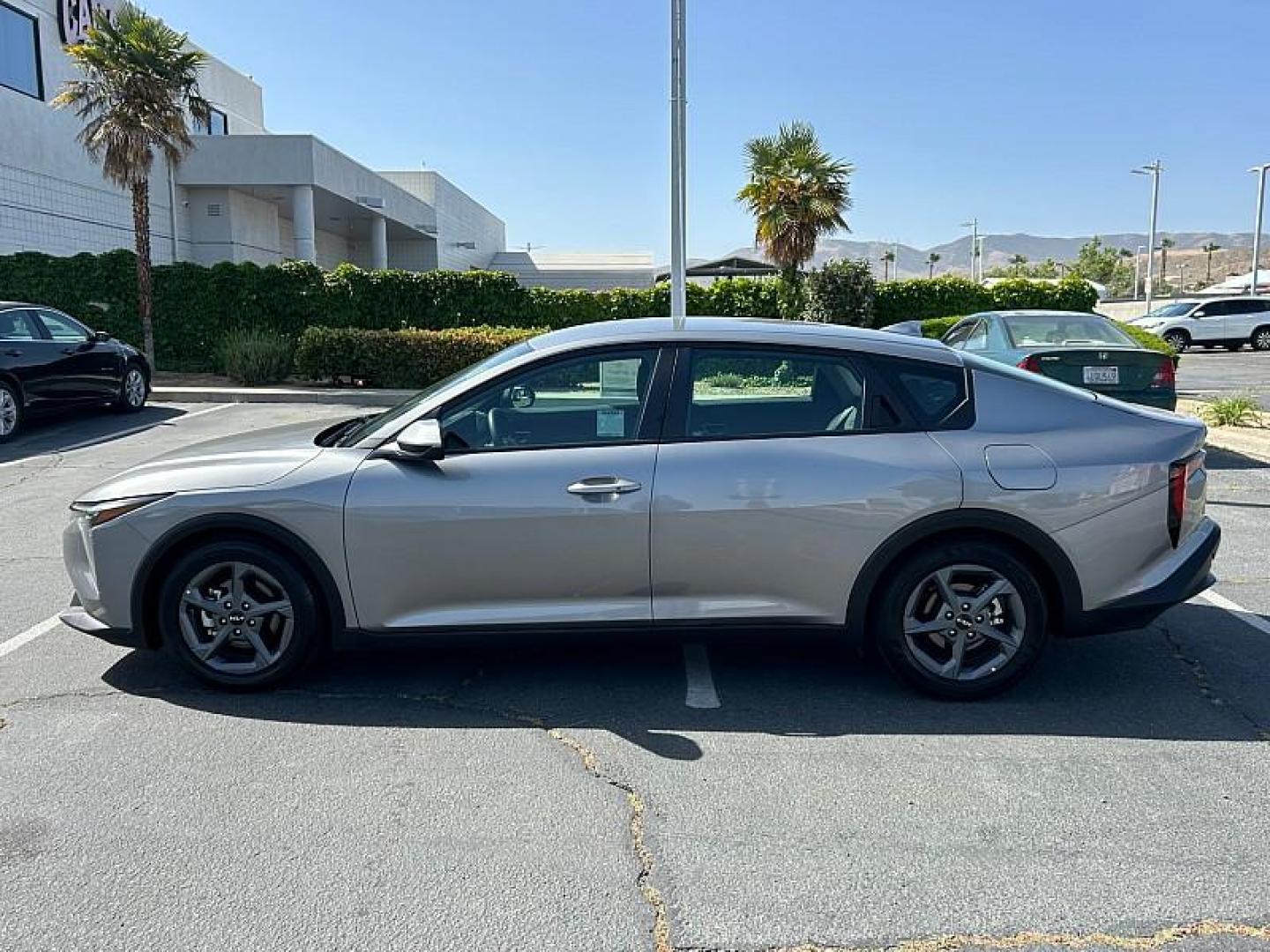 2025 GRAY Kia K4 (3KPFT4DEXSE) with an 4-Cyl 2.0 Liter engine, Automatic IVT transmission, located at 412 Auto Vista Drive, Palmdale, CA, 93551, (661) 945-0620, 34.592636, -118.136681 - Photo#5