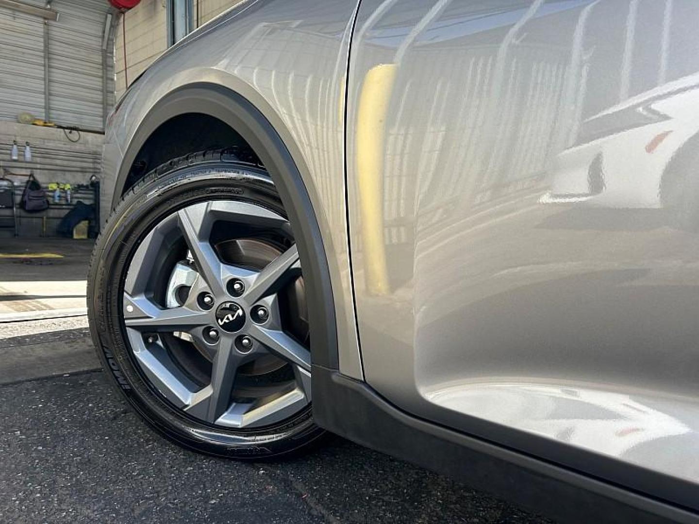 2025 GRAY Kia K4 (3KPFT4DEXSE) with an 4-Cyl 2.0 Liter engine, Automatic IVT transmission, located at 412 Auto Vista Drive, Palmdale, CA, 93551, (661) 945-0620, 34.592636, -118.136681 - Photo#15